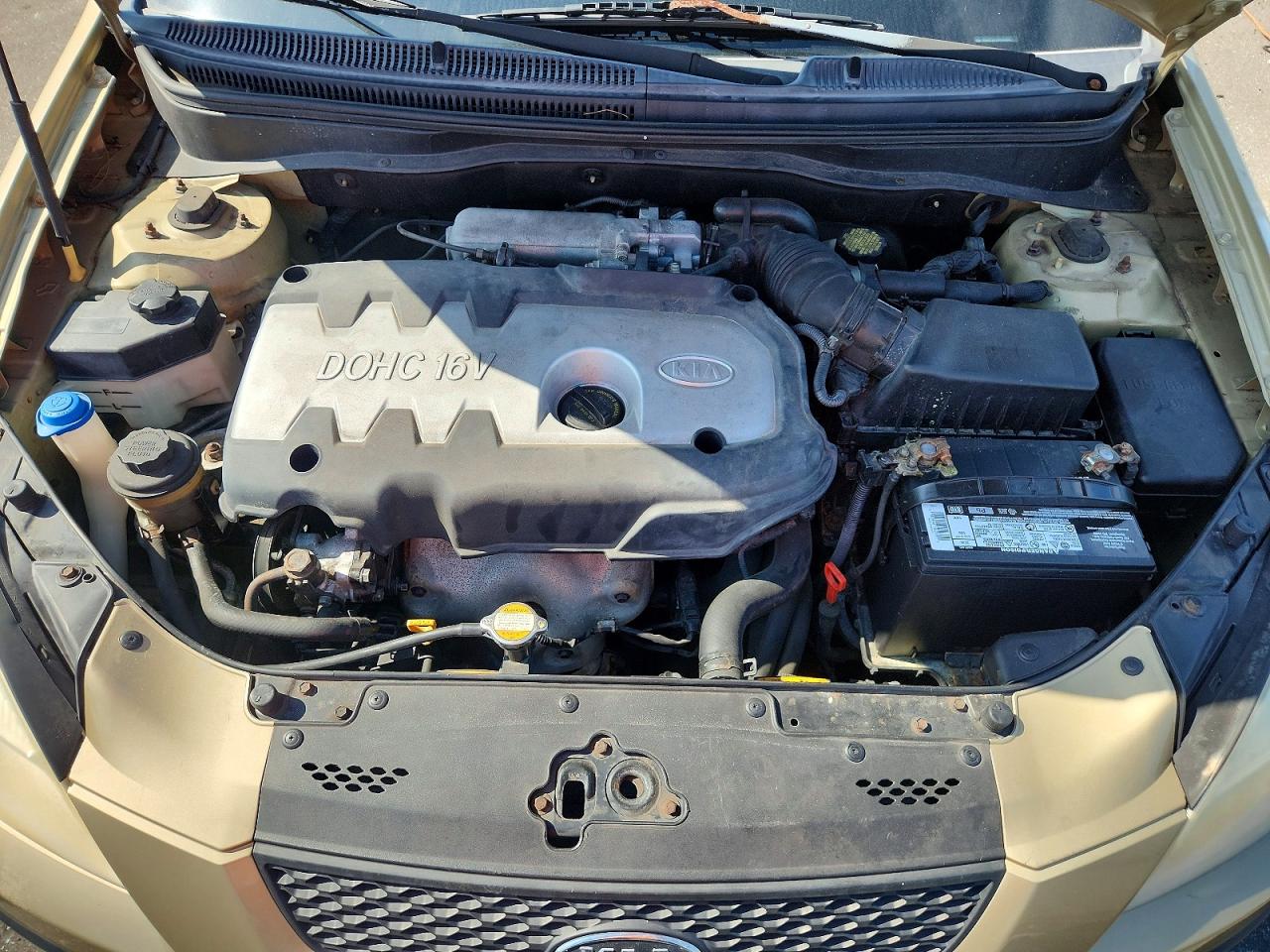 2006 Kia Rio Base Gold vin: KNADE123366064195