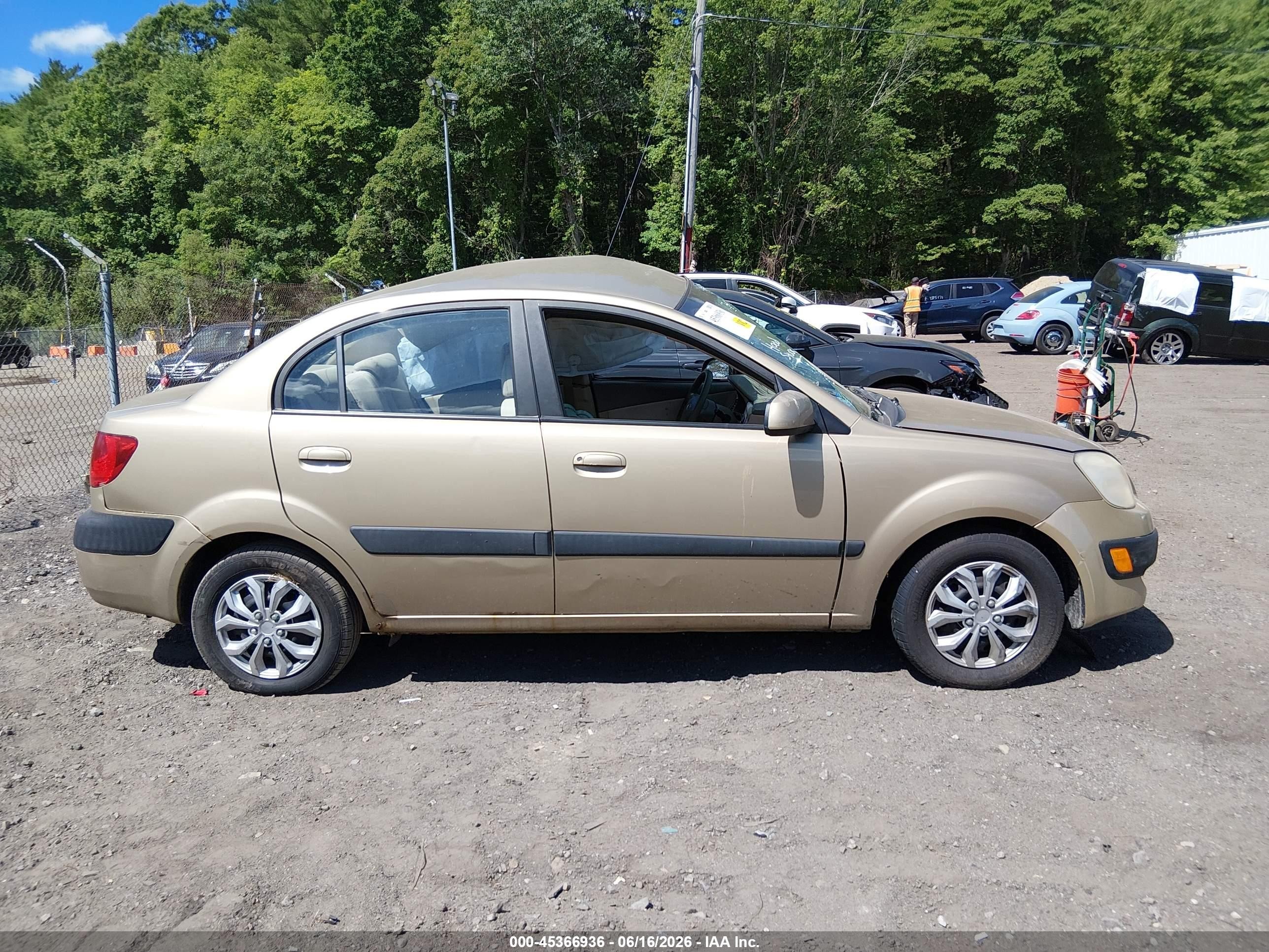 2007 Kia Rio Lx Gold vin: KNADE123376221791