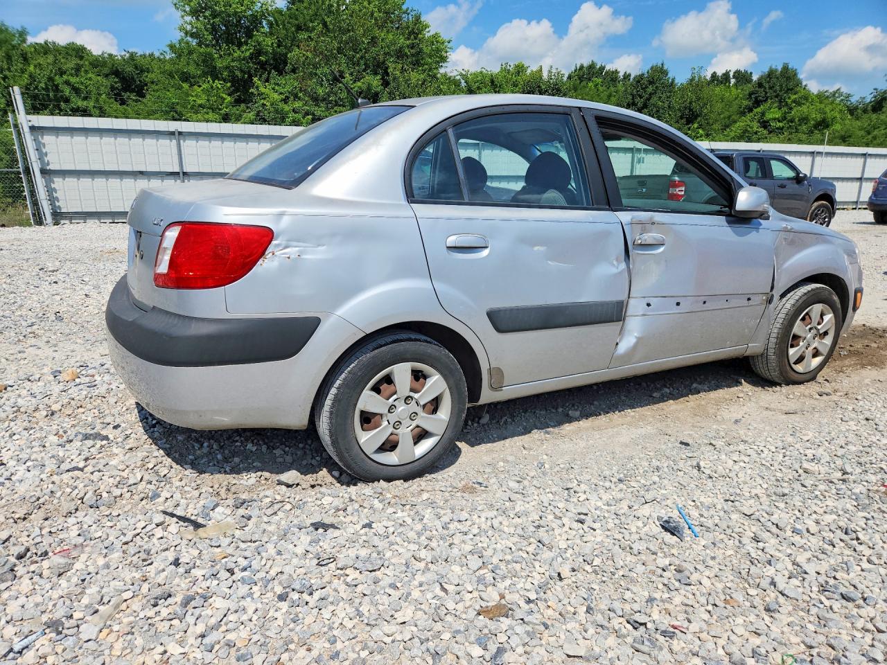 2006 Kia Rio Base Gray vin: KNADE123466125781