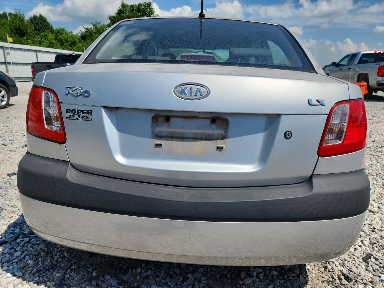 2006 Kia Rio Base Gray vin: KNADE123466125781
