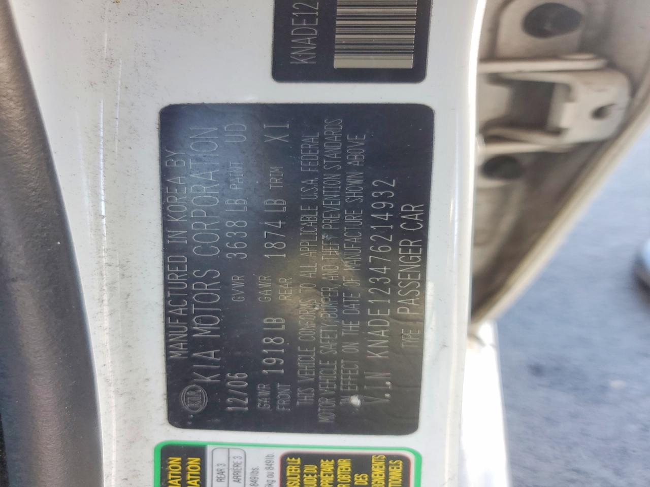 2007 Kia Rio Base White vin: KNADE123476214932