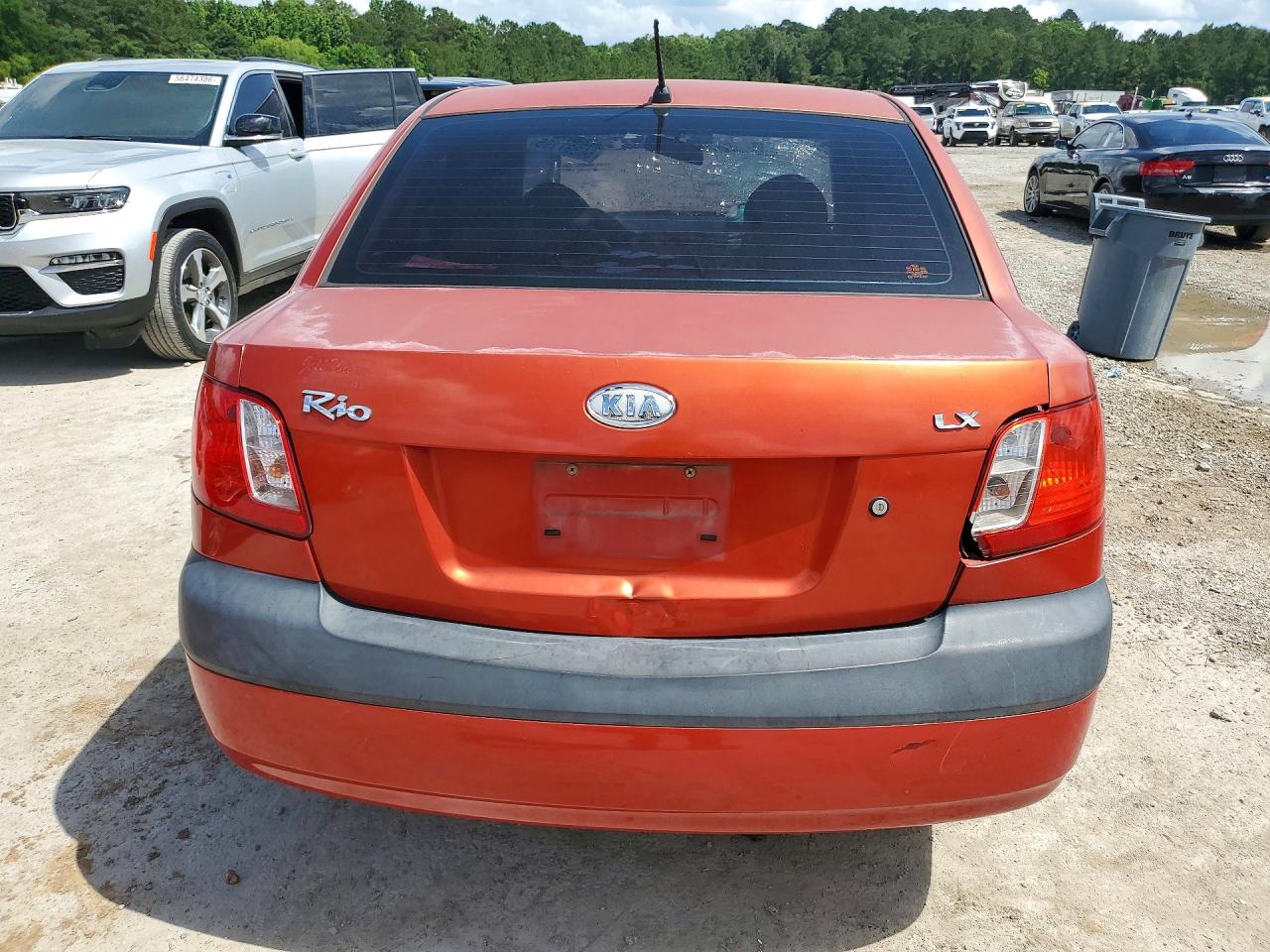 2008 Kia Rio Base Orange vin: KNADE123486322839