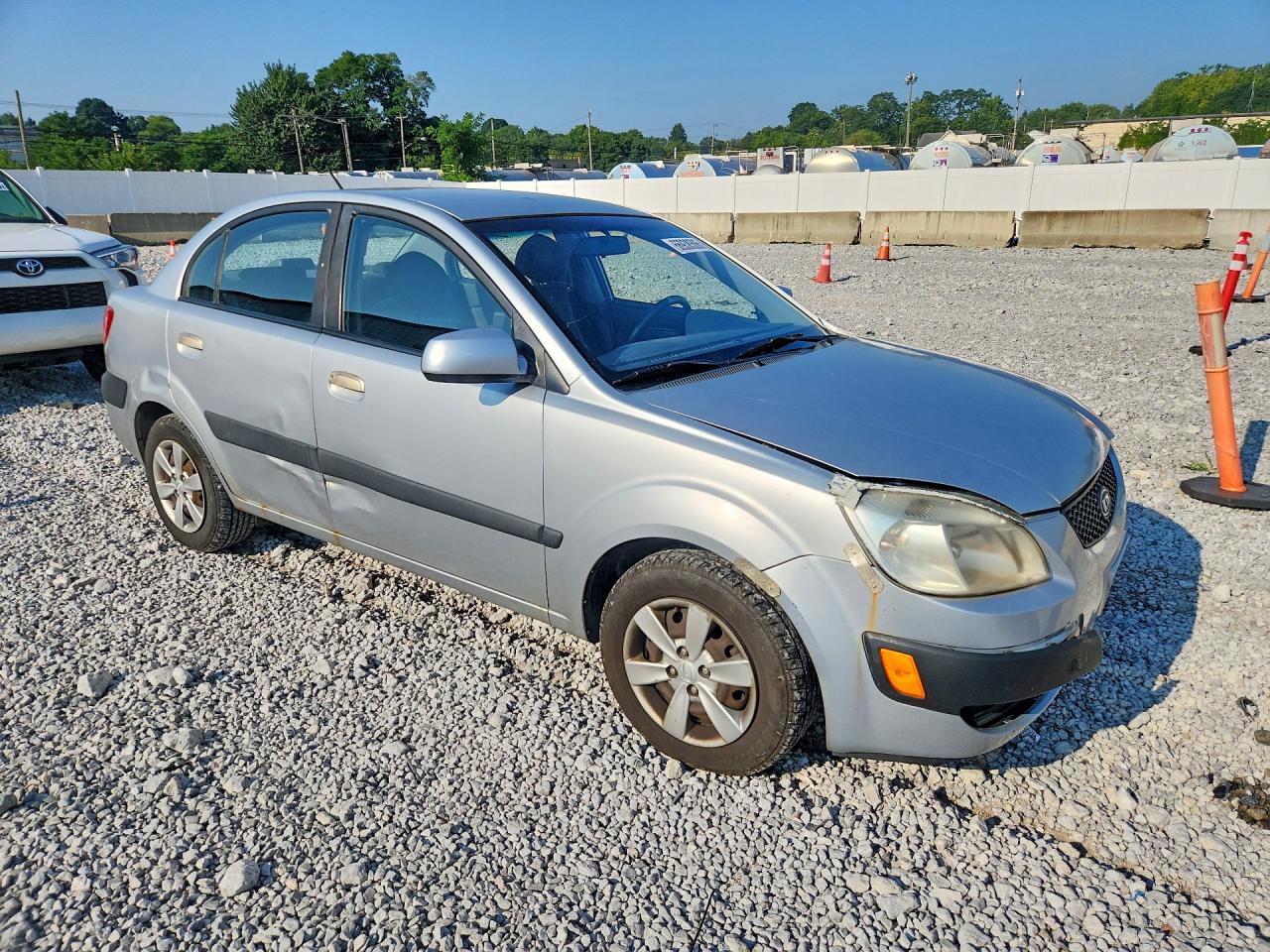 2008 Kia Rio Base Gray vin: KNADE123486385407