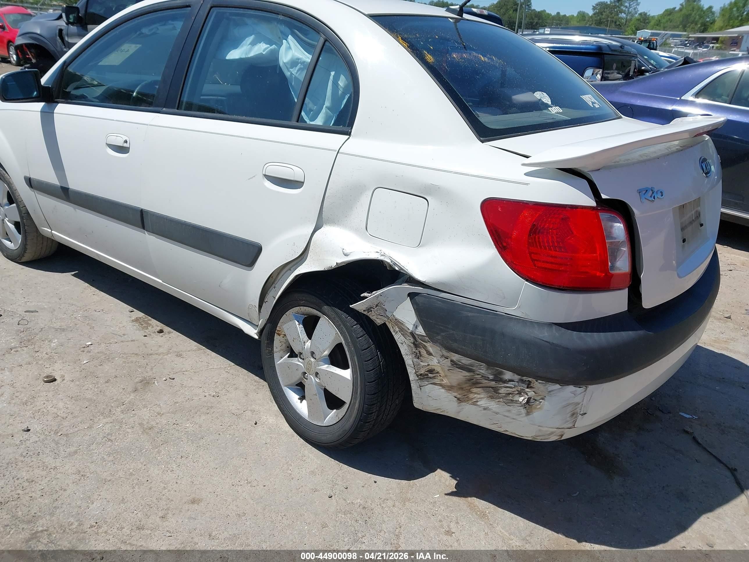 2007 Kia Rio Sx White vin: KNADE123576252623
