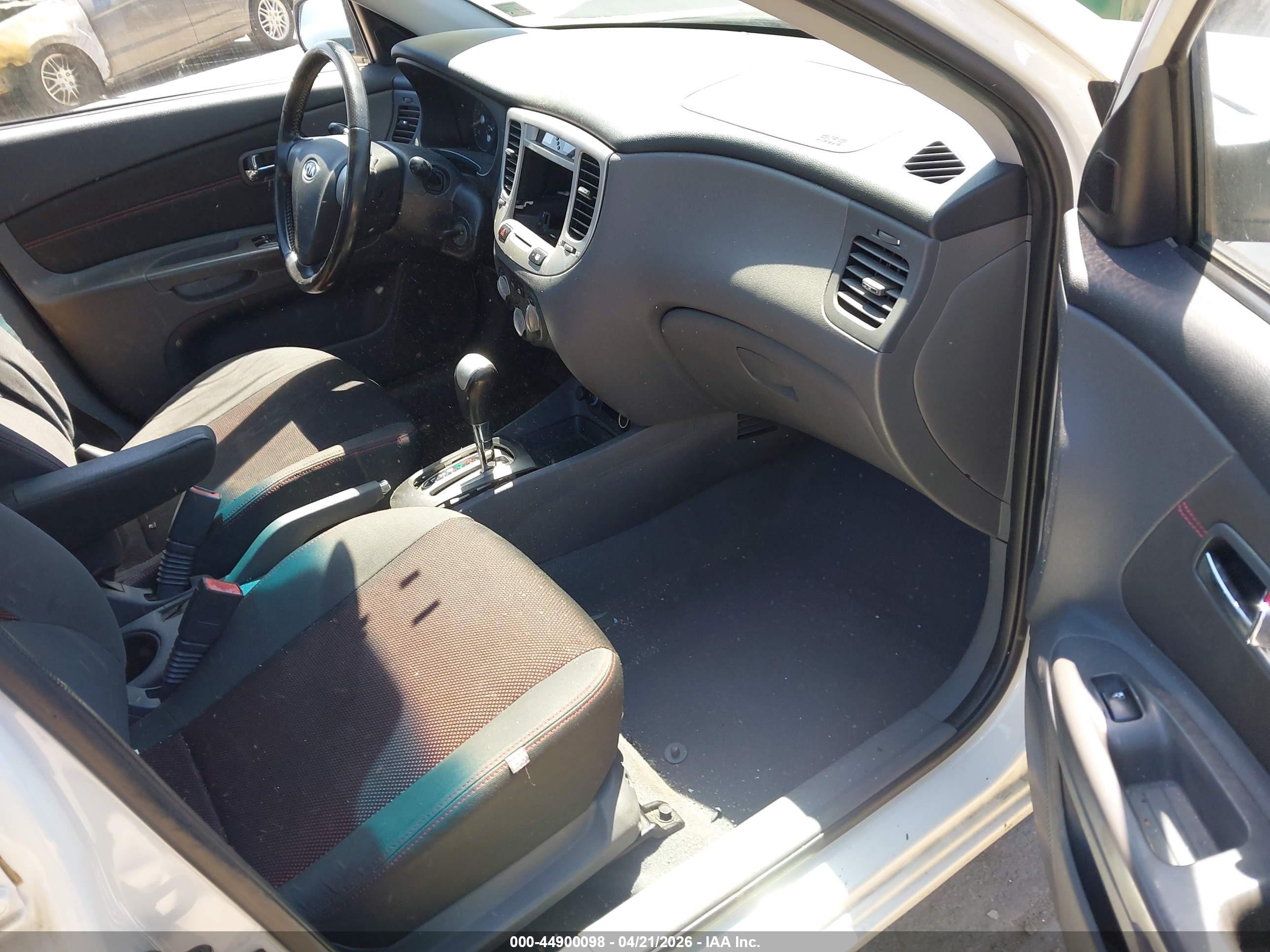 2007 Kia Rio Sx White vin: KNADE123576252623
