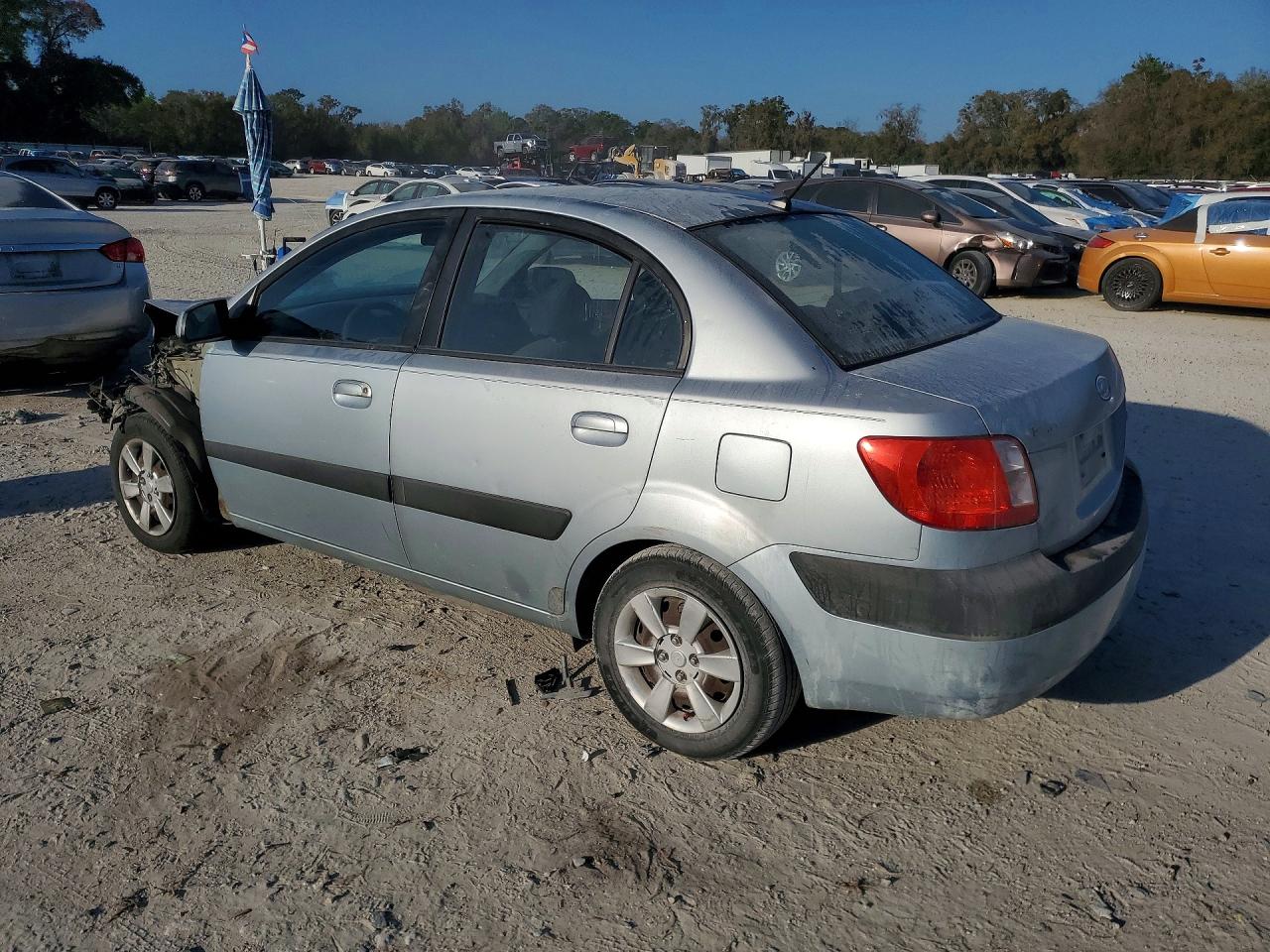 2007 Kia Rio Base Blue vin: KNADE123776261792
