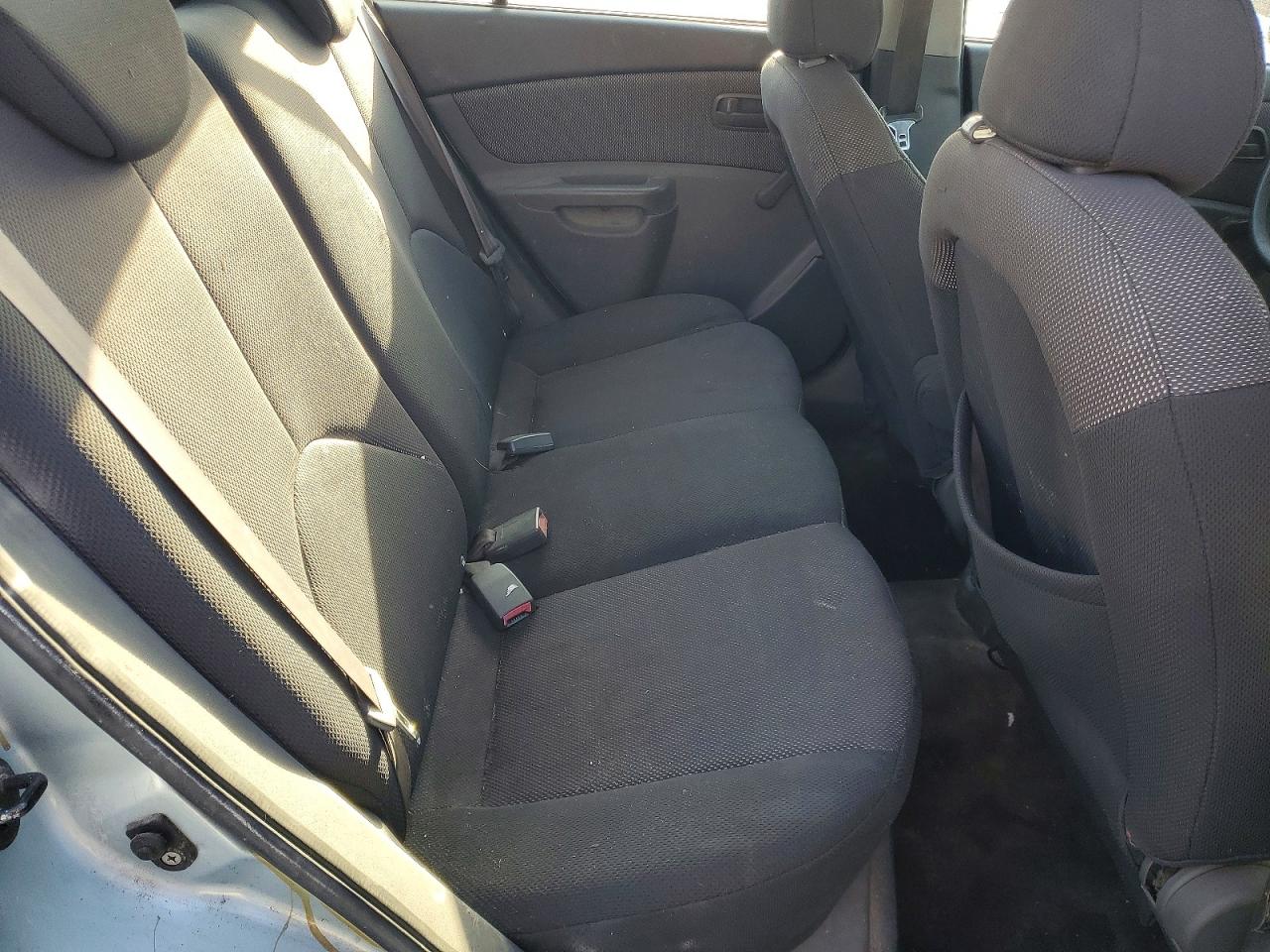 2007 Kia Rio Base Blue vin: KNADE123776261792