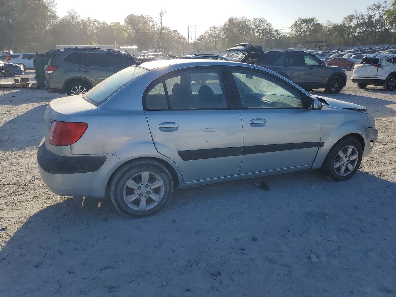 2007 Kia Rio Base Blue vin: KNADE123776261792
