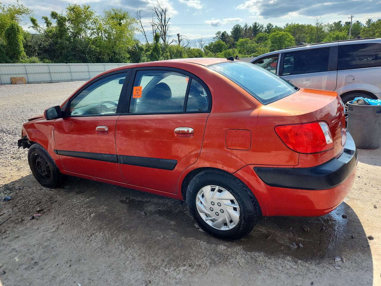 2007 Kia Rio Base Orange vin: KNADE123876187248