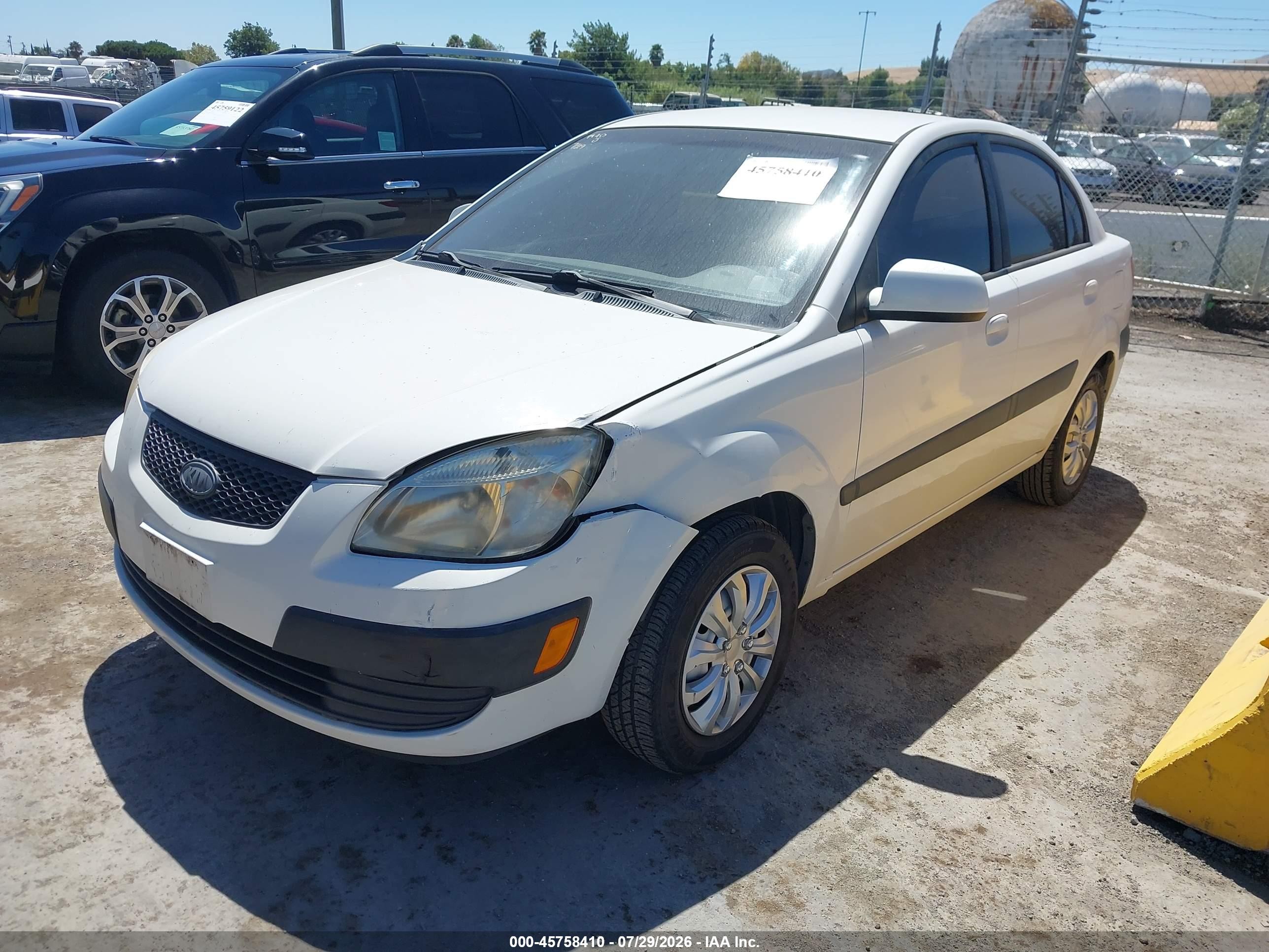 2008 Kia Rio Белый vin: KNADE123886403813
