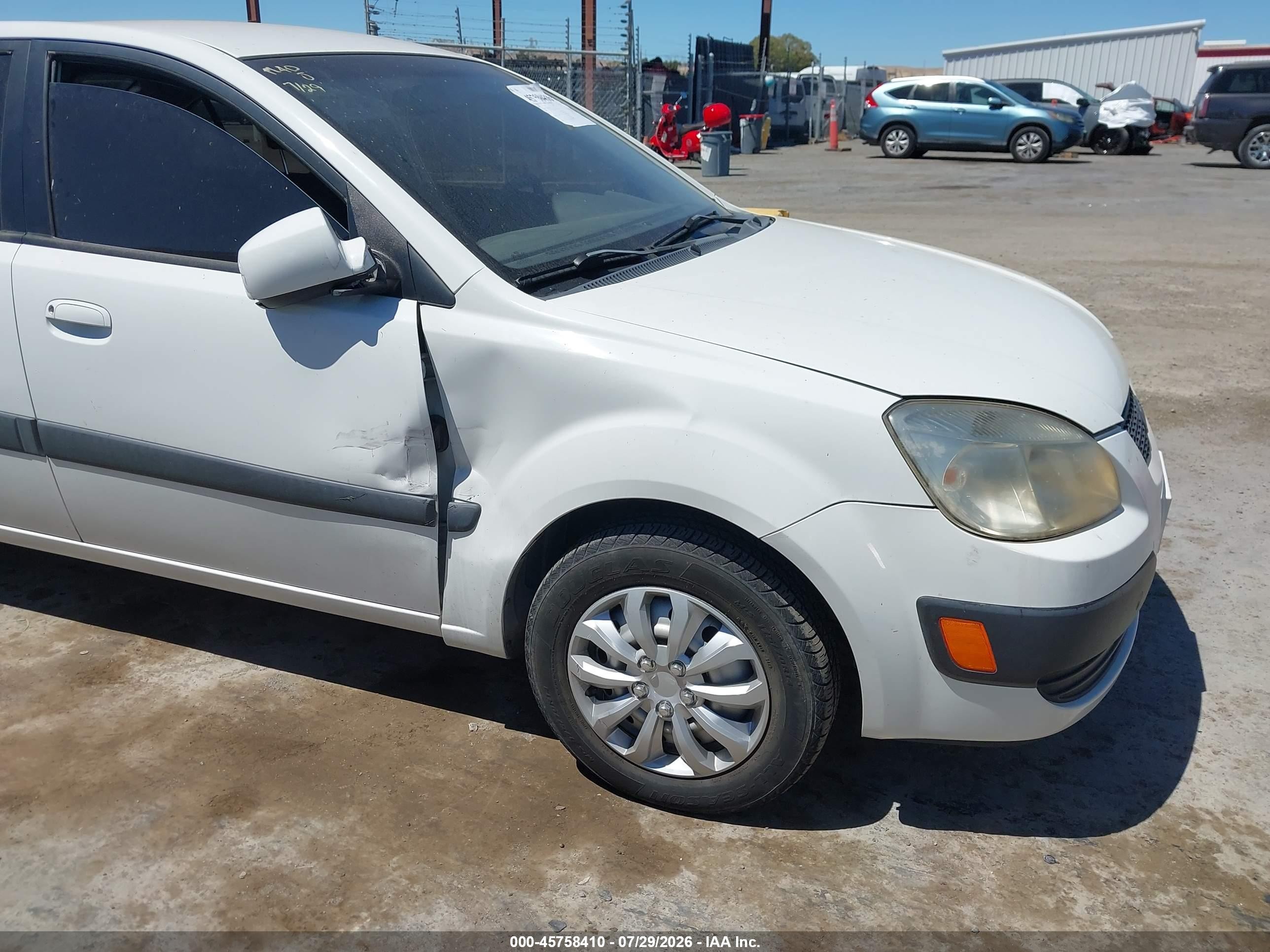 2008 Kia Rio Белый vin: KNADE123886403813