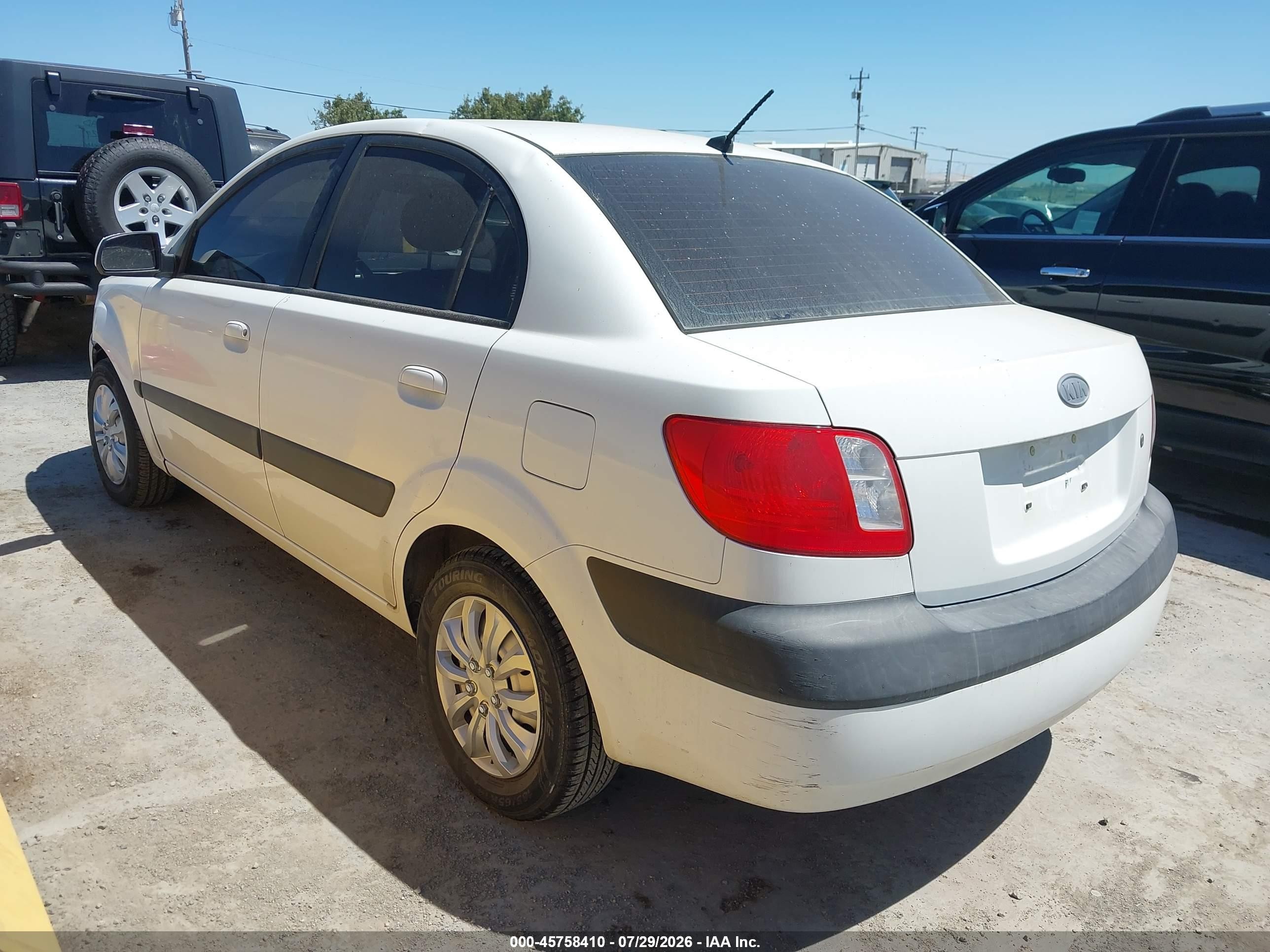 2008 Kia Rio Белый vin: KNADE123886403813