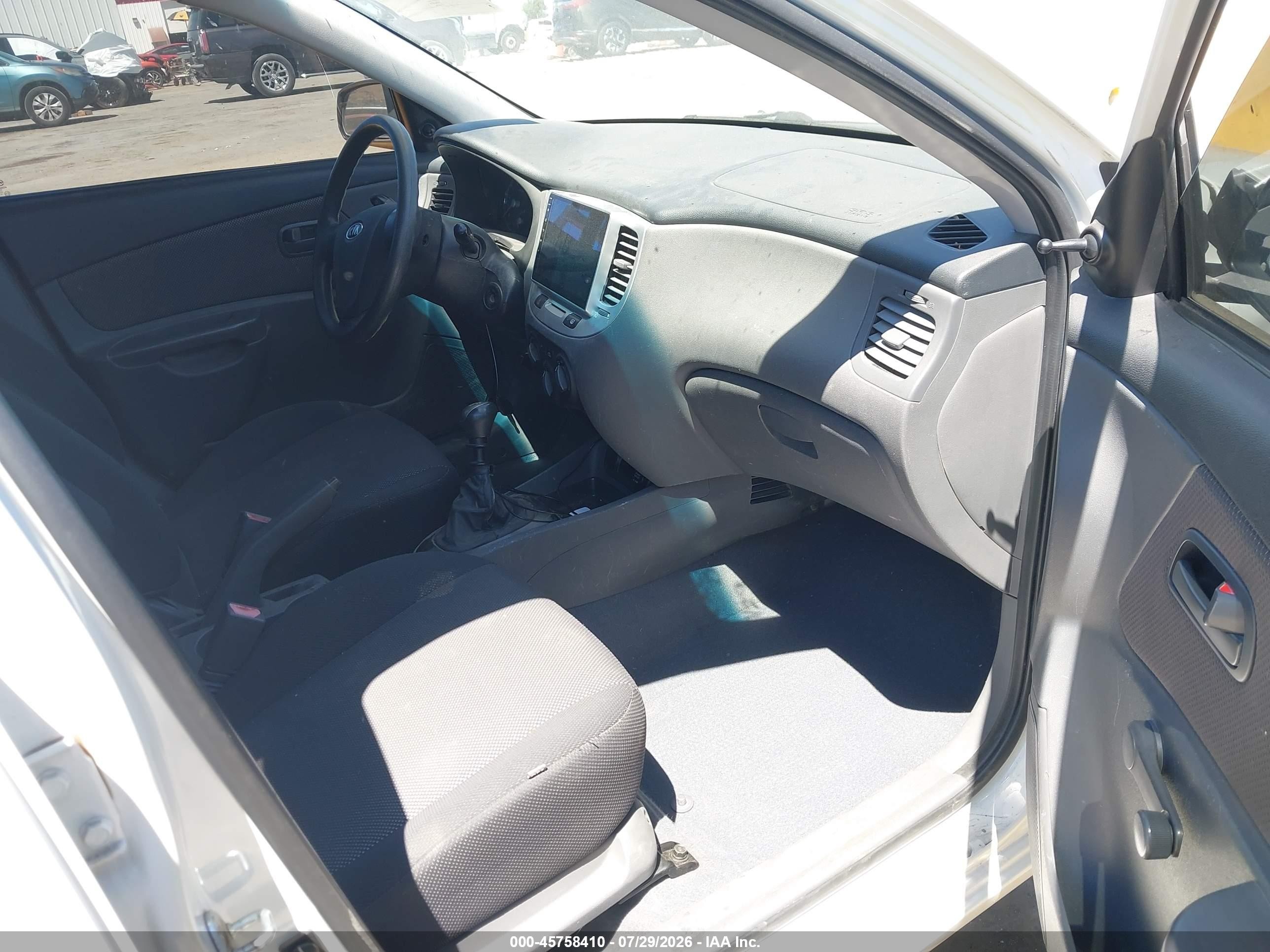 2008 Kia Rio Белый vin: KNADE123886403813