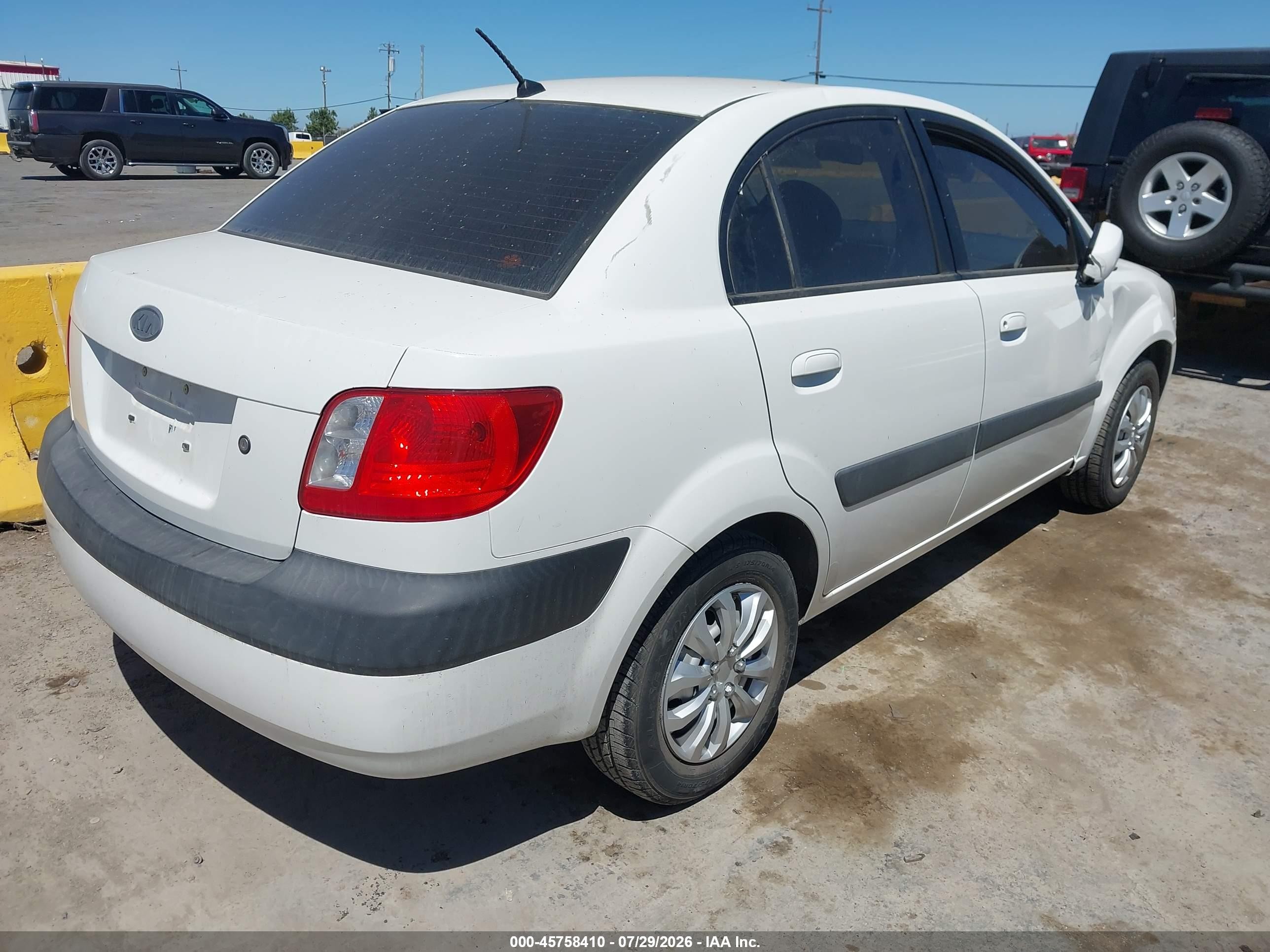 2008 Kia Rio Белый vin: KNADE123886403813