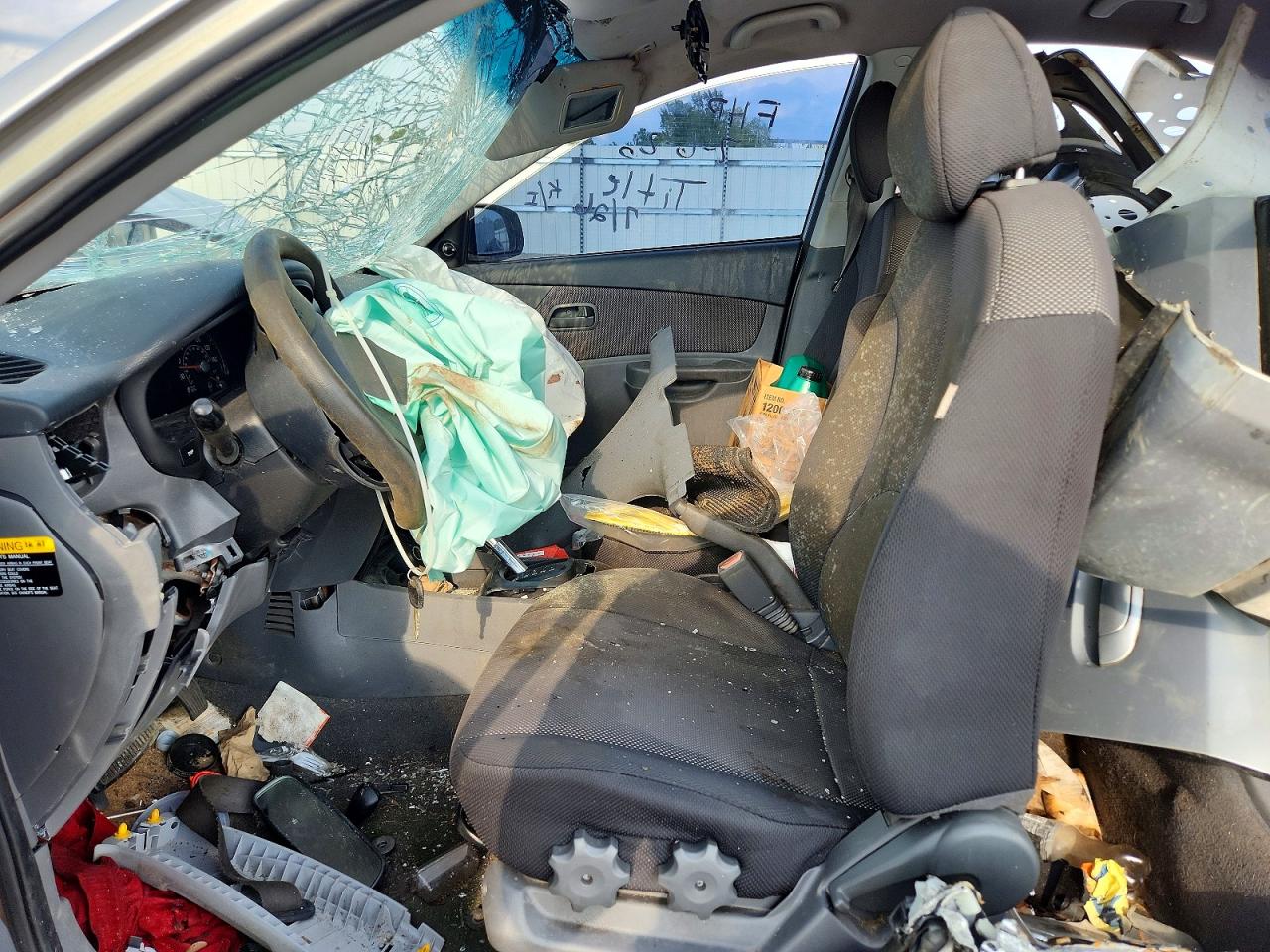 2008 Kia Rio Base Silver vin: KNADE123886426217