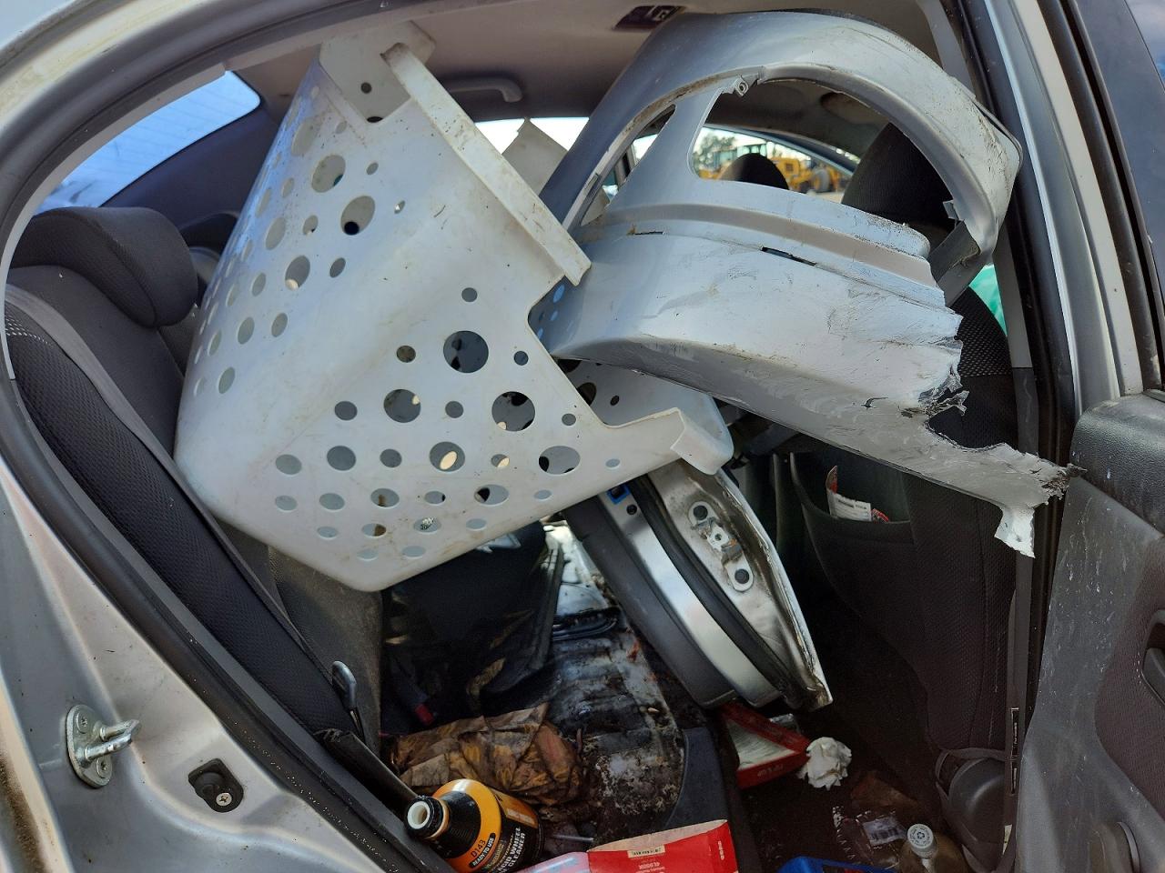 2008 Kia Rio Base Silver vin: KNADE123886426217
