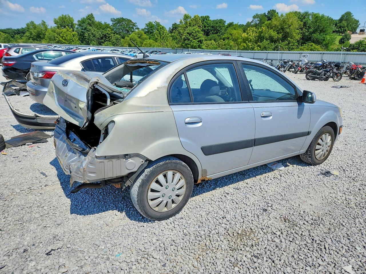 2006 Kia Rio Base Silver vin: KNADE123966032514
