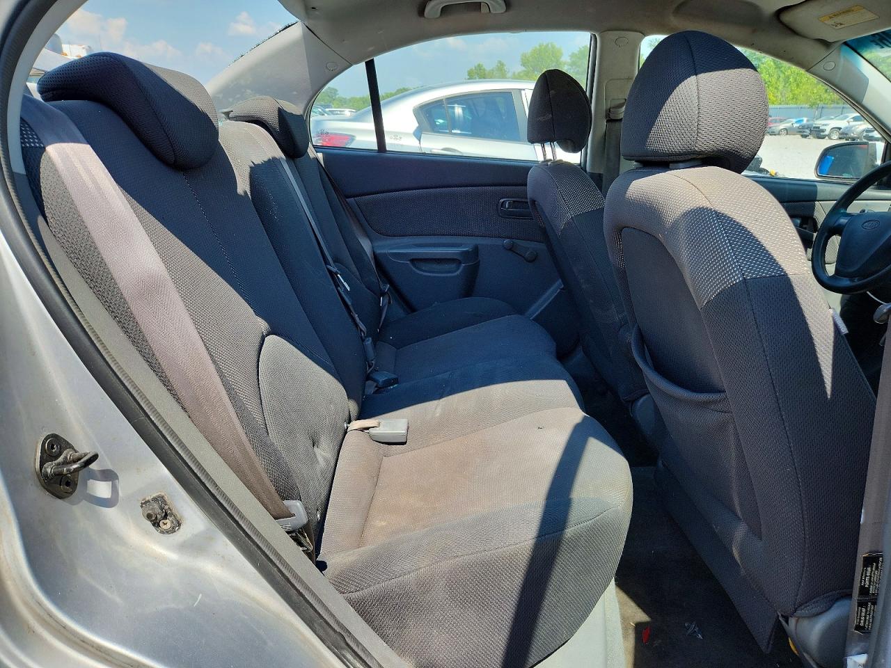 2006 Kia Rio Base Silver vin: KNADE123966032514