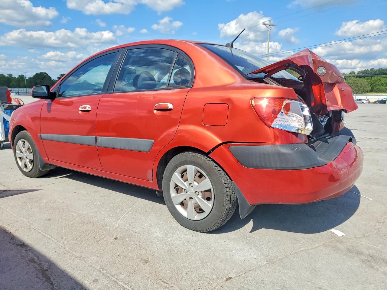 2008 Kia Rio Base Orange vin: KNADE123986322383
