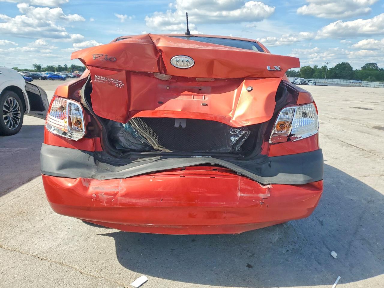 2008 Kia Rio Base Orange vin: KNADE123986322383