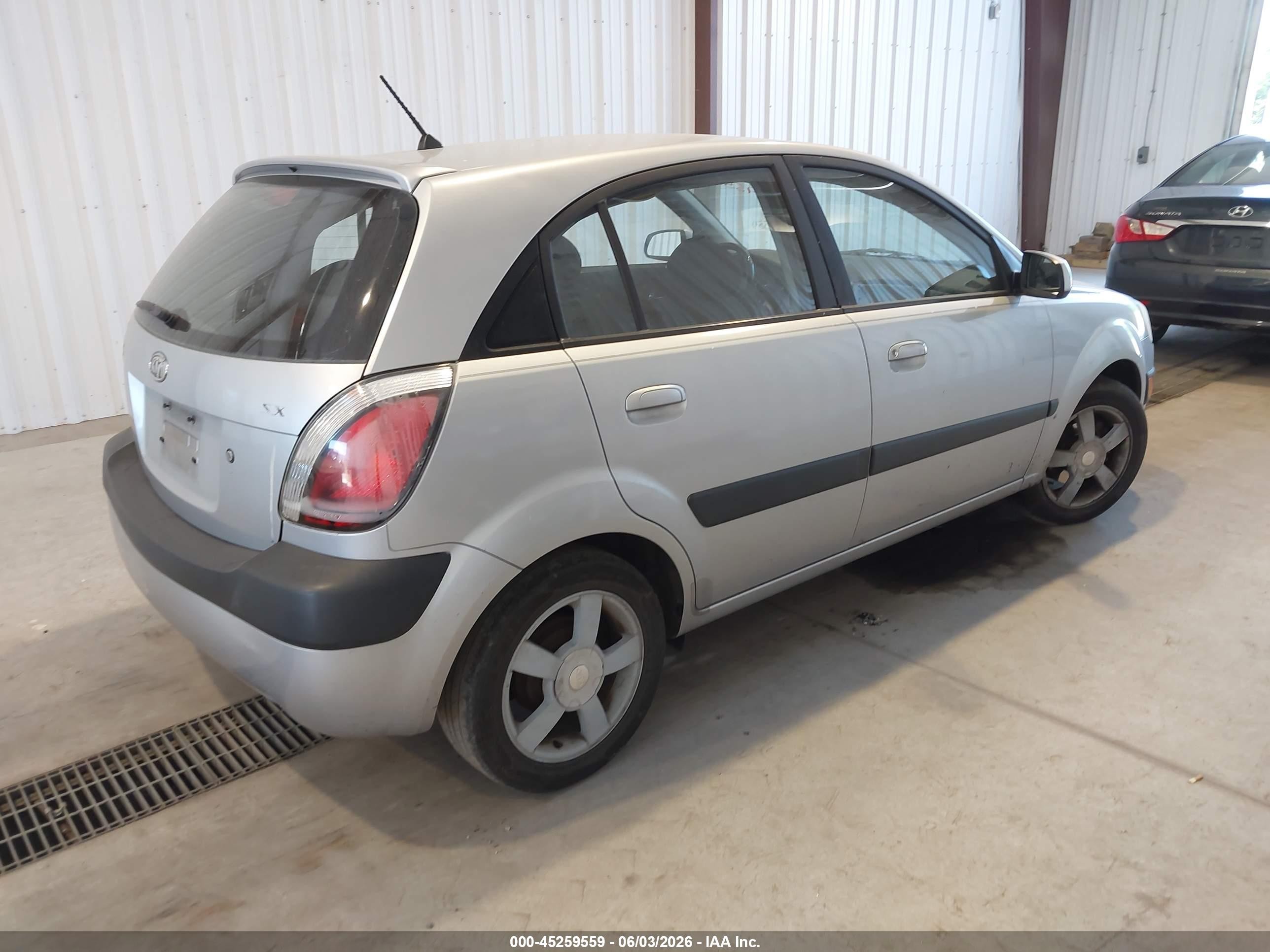 2006 Kia Rio5 Sx Silver vin: KNADE163166059846