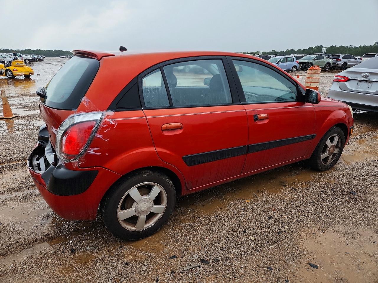 2006 Kia Rio 5 Red vin: KNADE163366092489
