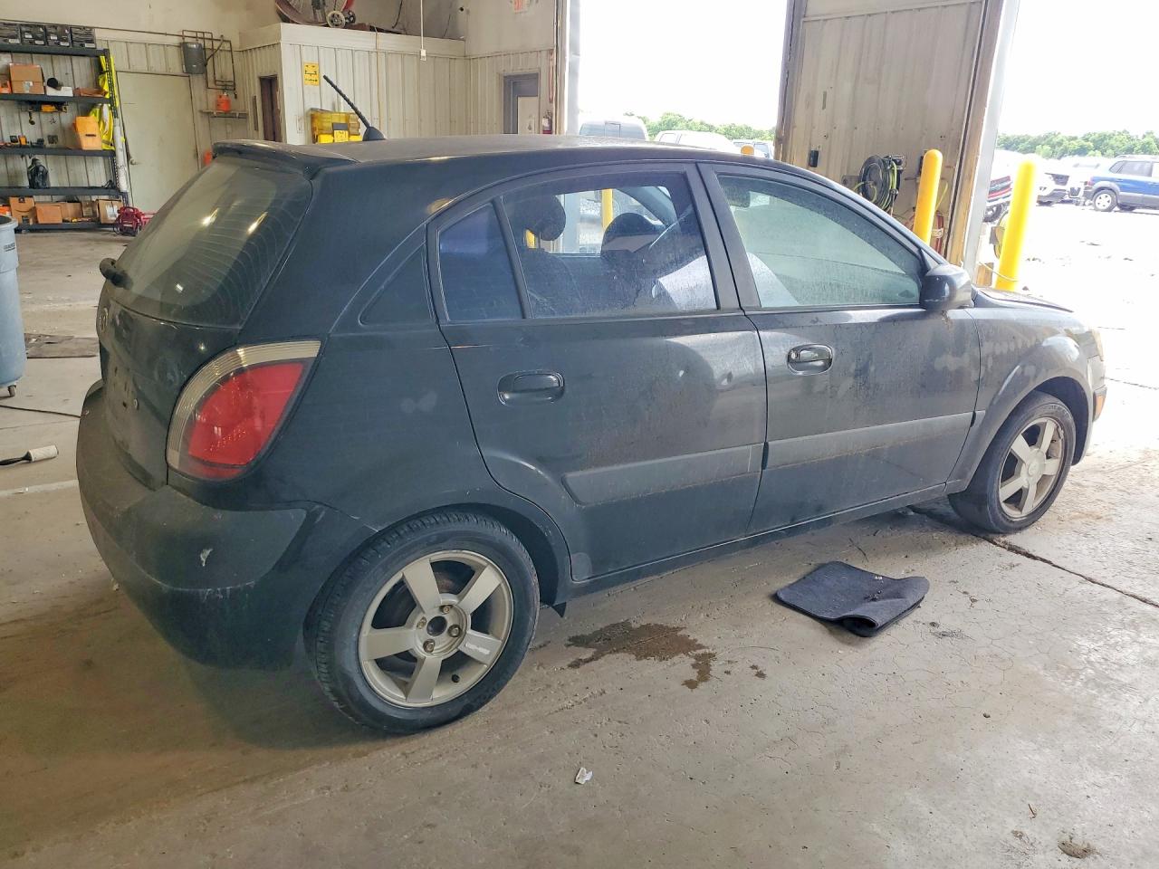 2006 Kia Rio 5 Black vin: KNADE163566060286