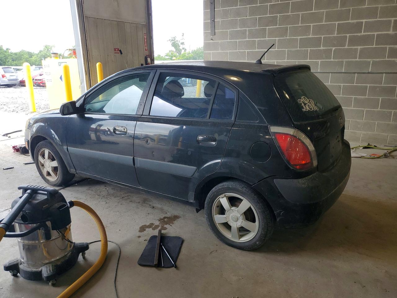 2006 Kia Rio 5 Black vin: KNADE163566060286