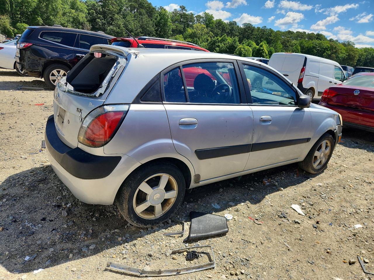 2006 Kia Rio 5 Silver vin: KNADE163866089250