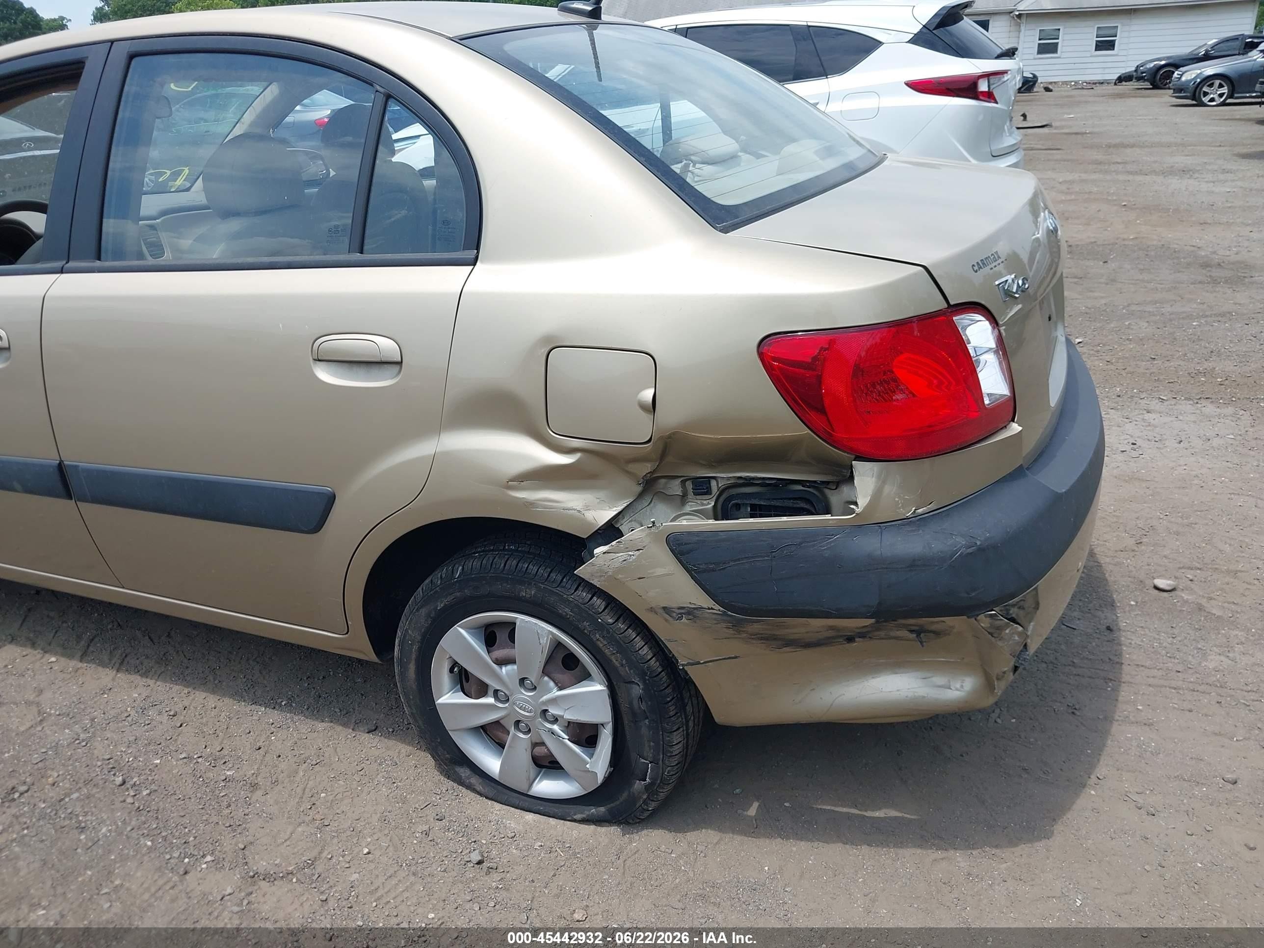 2009 Kia Rio Lx Gold vin: KNADE223096500415