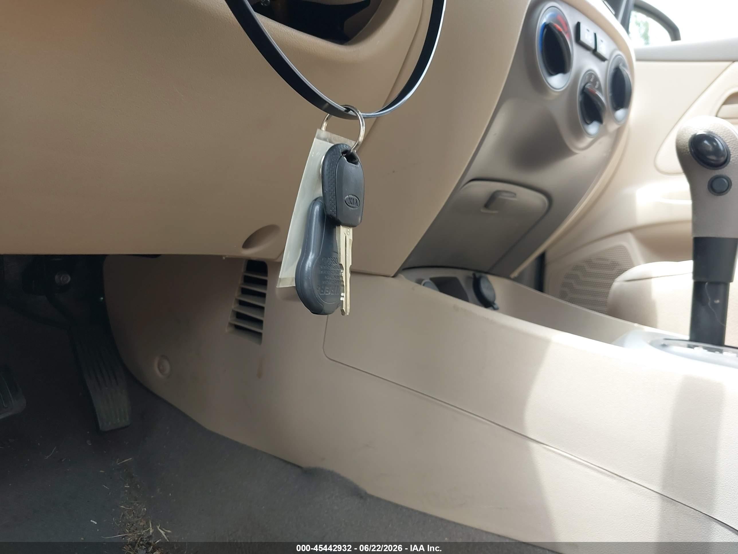 2009 Kia Rio Lx Gold vin: KNADE223096500415