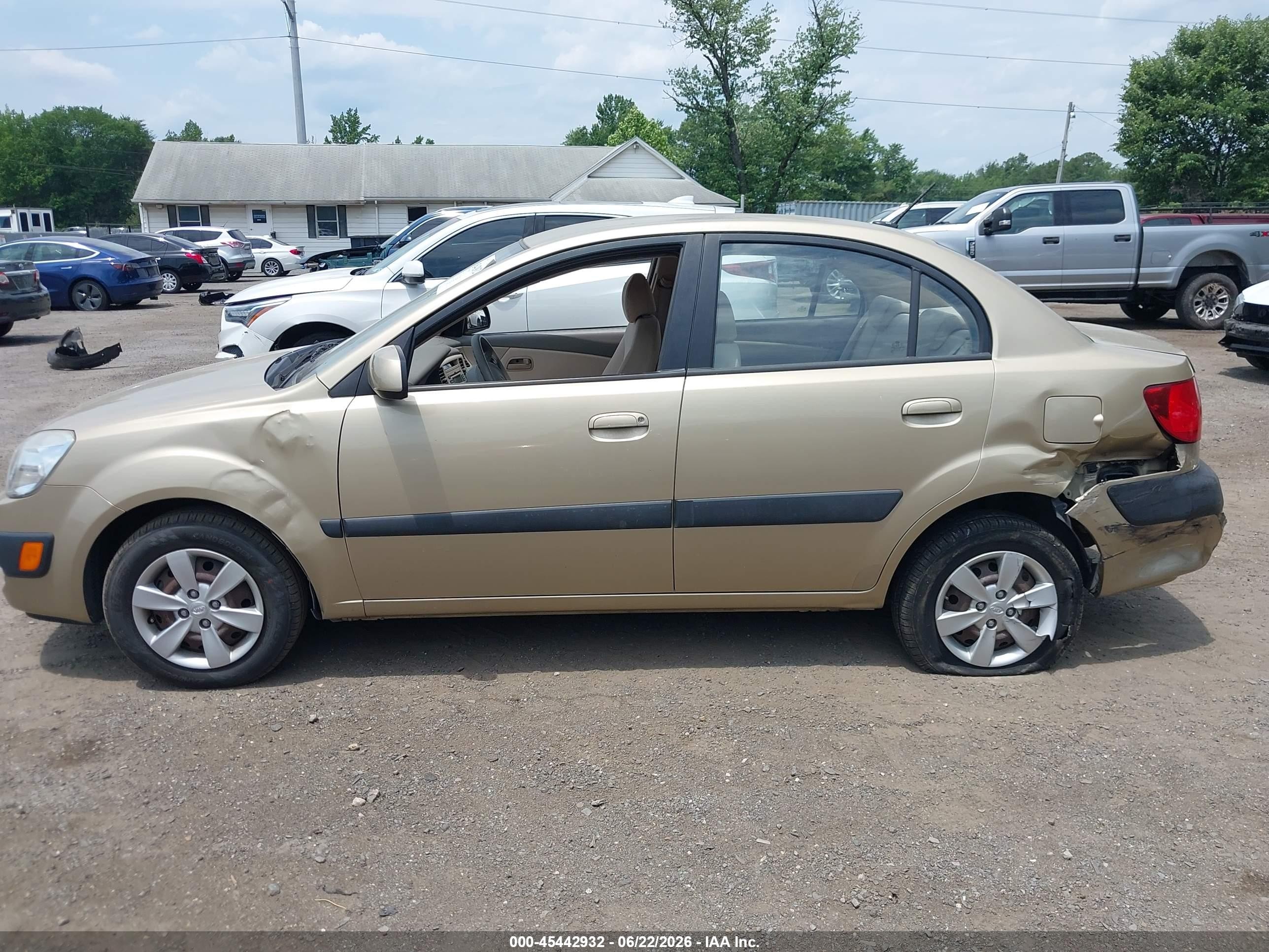2009 Kia Rio Lx Gold vin: KNADE223096500415