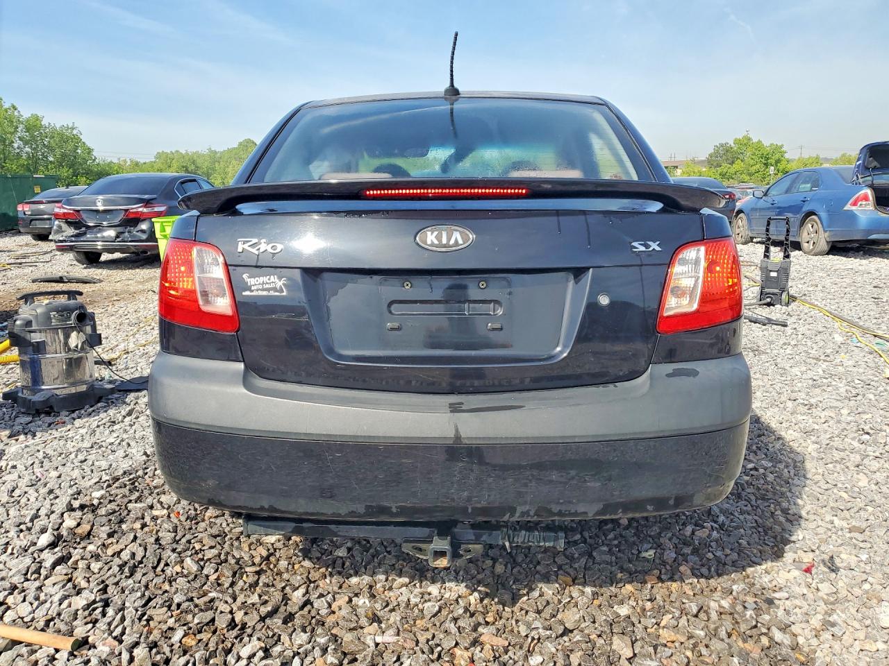 2009 Kia Rio Base Black vin: KNADE223096556726