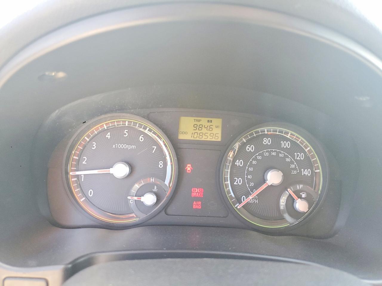 2009 Kia Rio Base White vin: KNADE223296452982