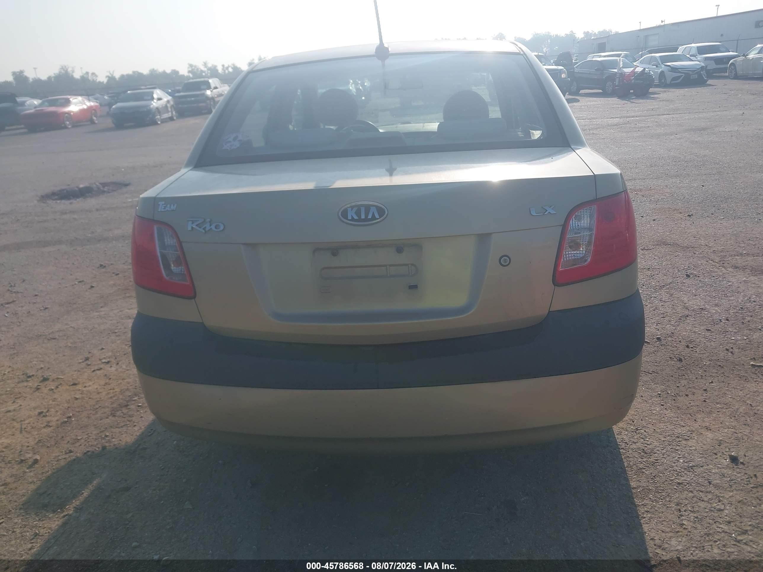 2009 Kia Rio Lx Gold vin: KNADE223296521802