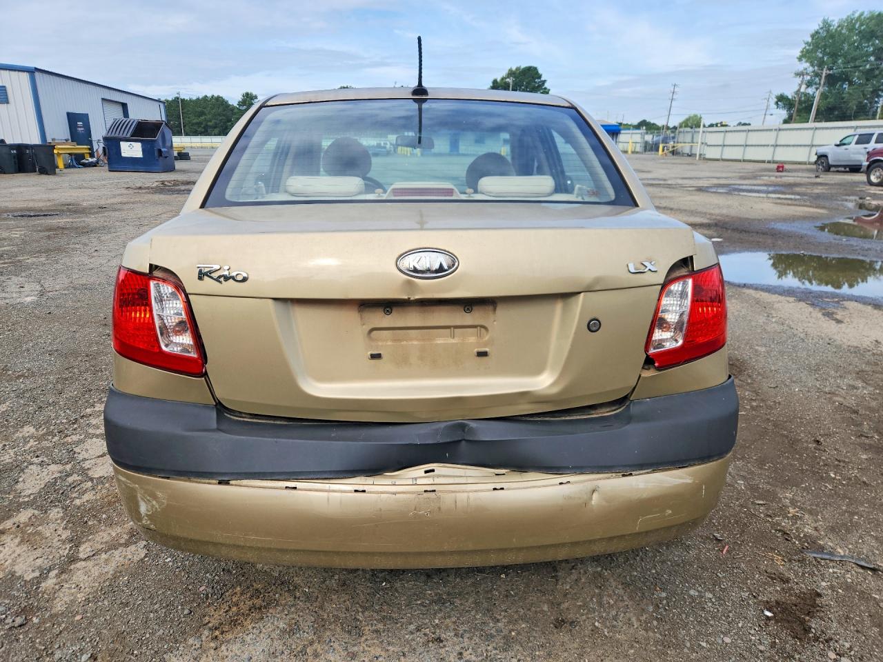2009 Kia Rio Base Tan vin: KNADE223296538602