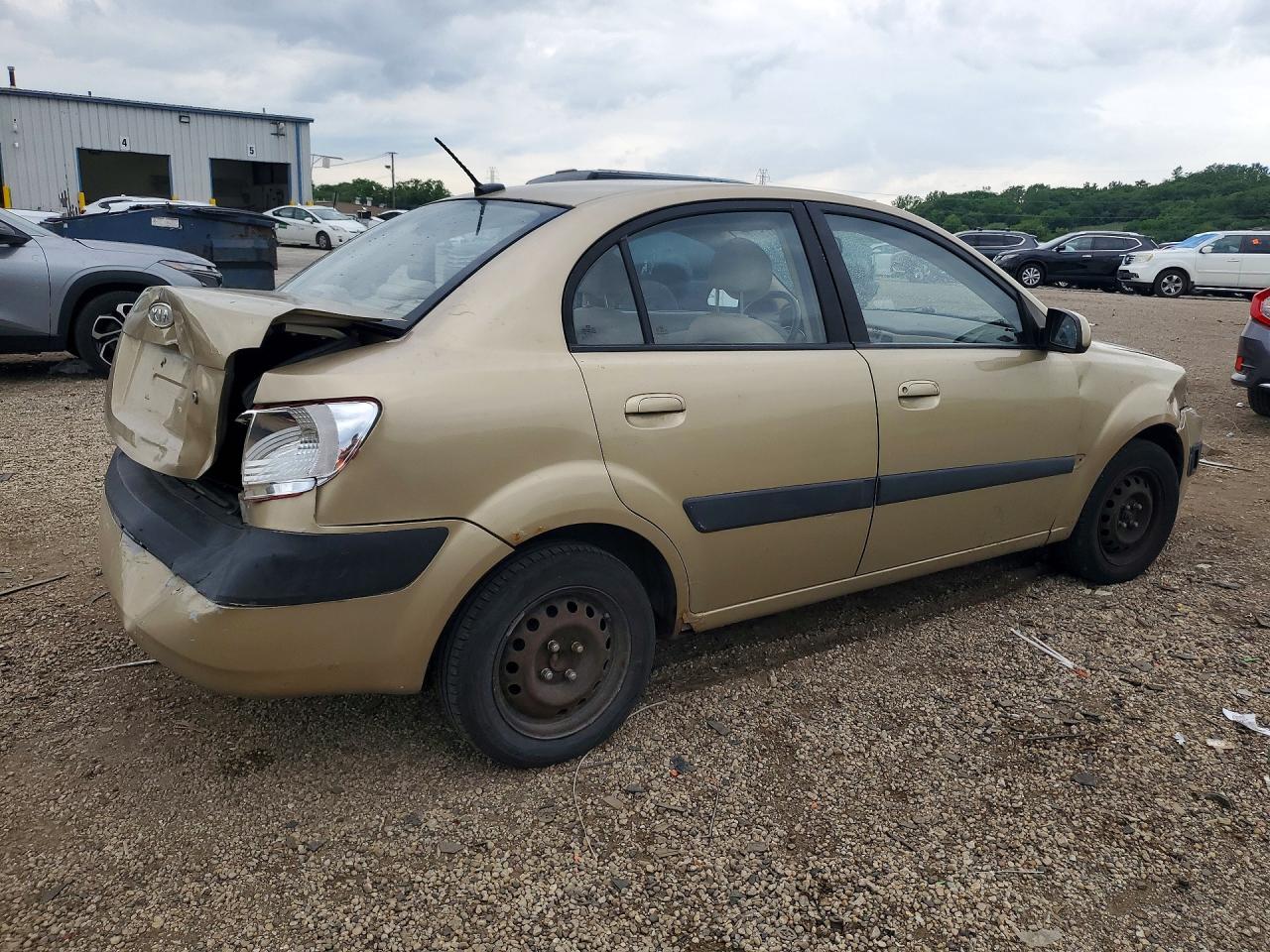 2009 Kia Rio Base Beige vin: KNADE223396519198