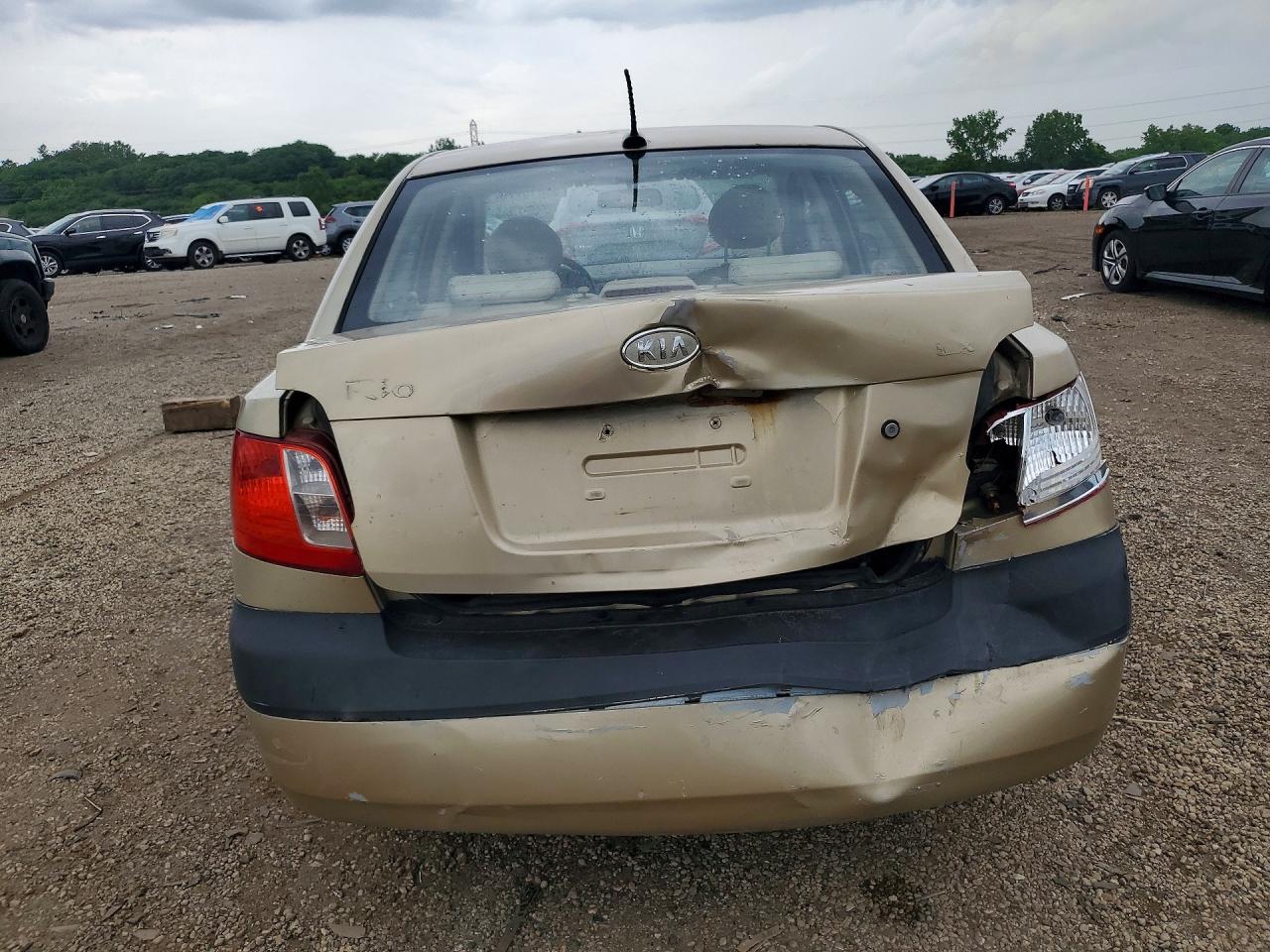 2009 Kia Rio Base Beige vin: KNADE223396519198