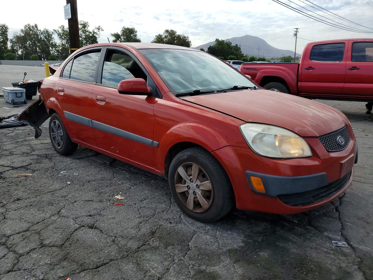 2009 Kia Rio Base Orange vin: KNADE223396573617