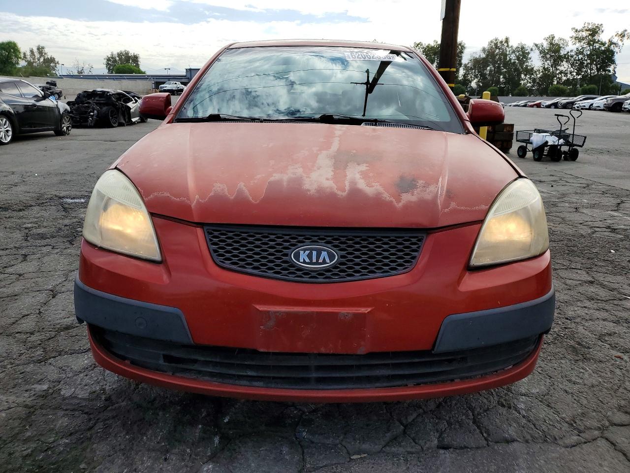 2009 Kia Rio Base Orange vin: KNADE223396573617