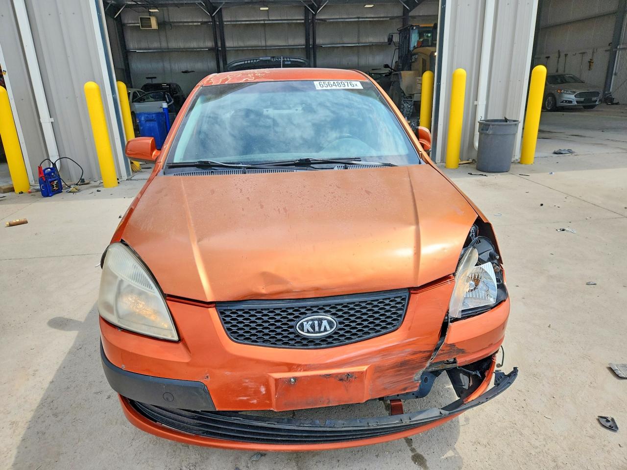2009 Kia Rio Base Orange vin: KNADE223496534261