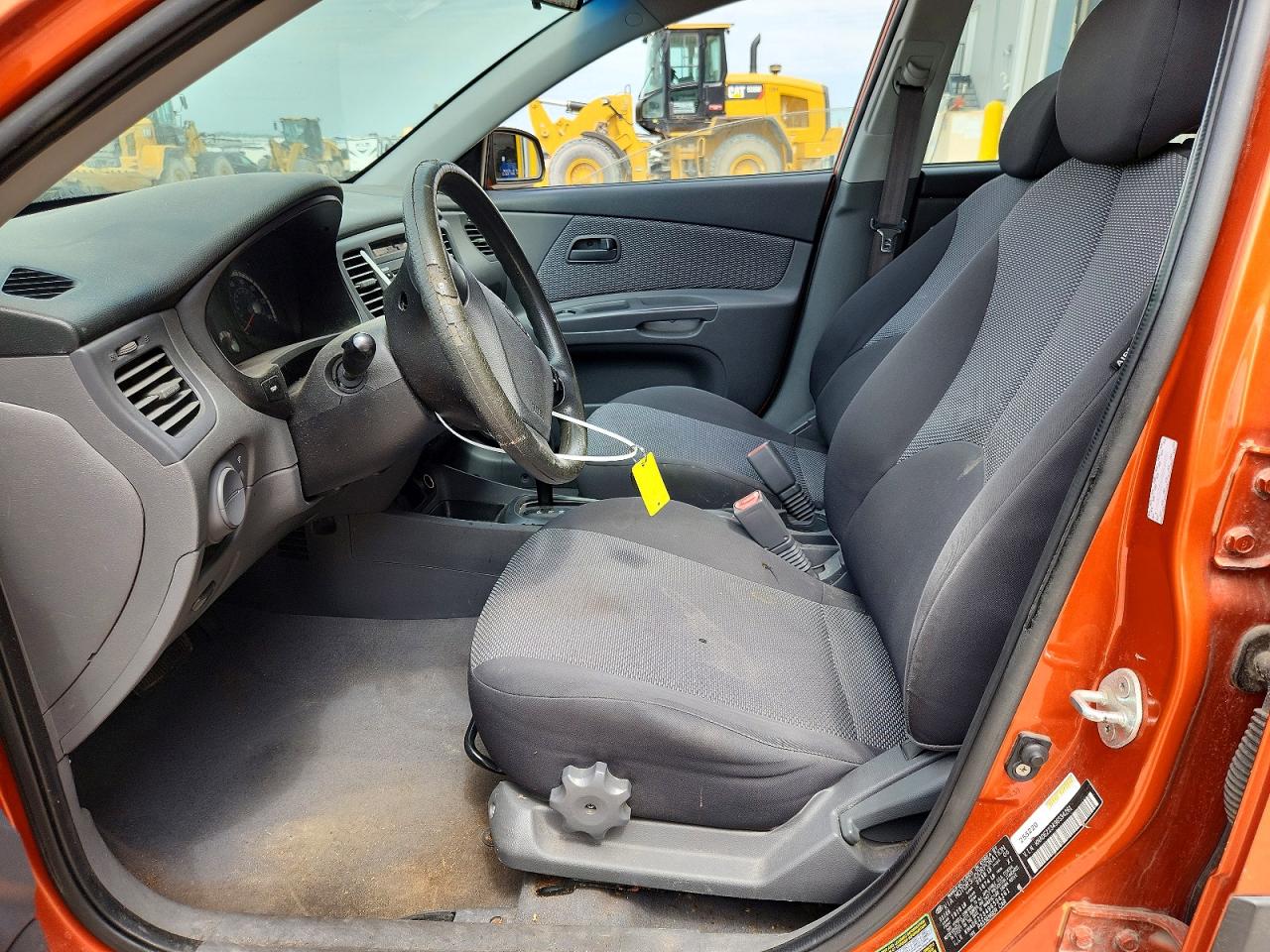 2009 Kia Rio Base Orange vin: KNADE223496534261