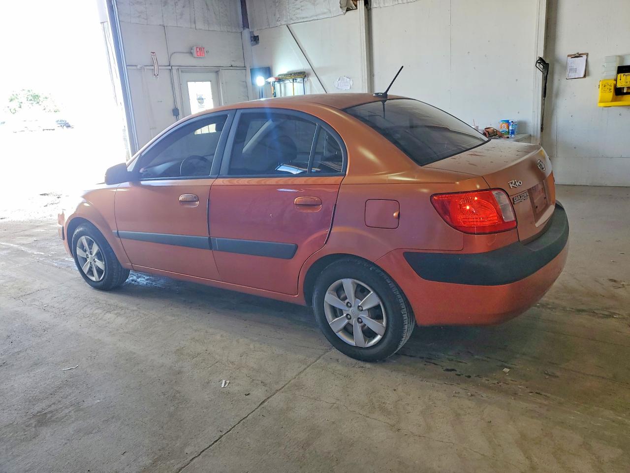 2009 Kia Rio Base Orange vin: KNADE223796534285