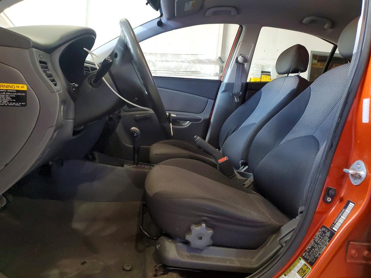2009 Kia Rio Base Orange vin: KNADE223796534285