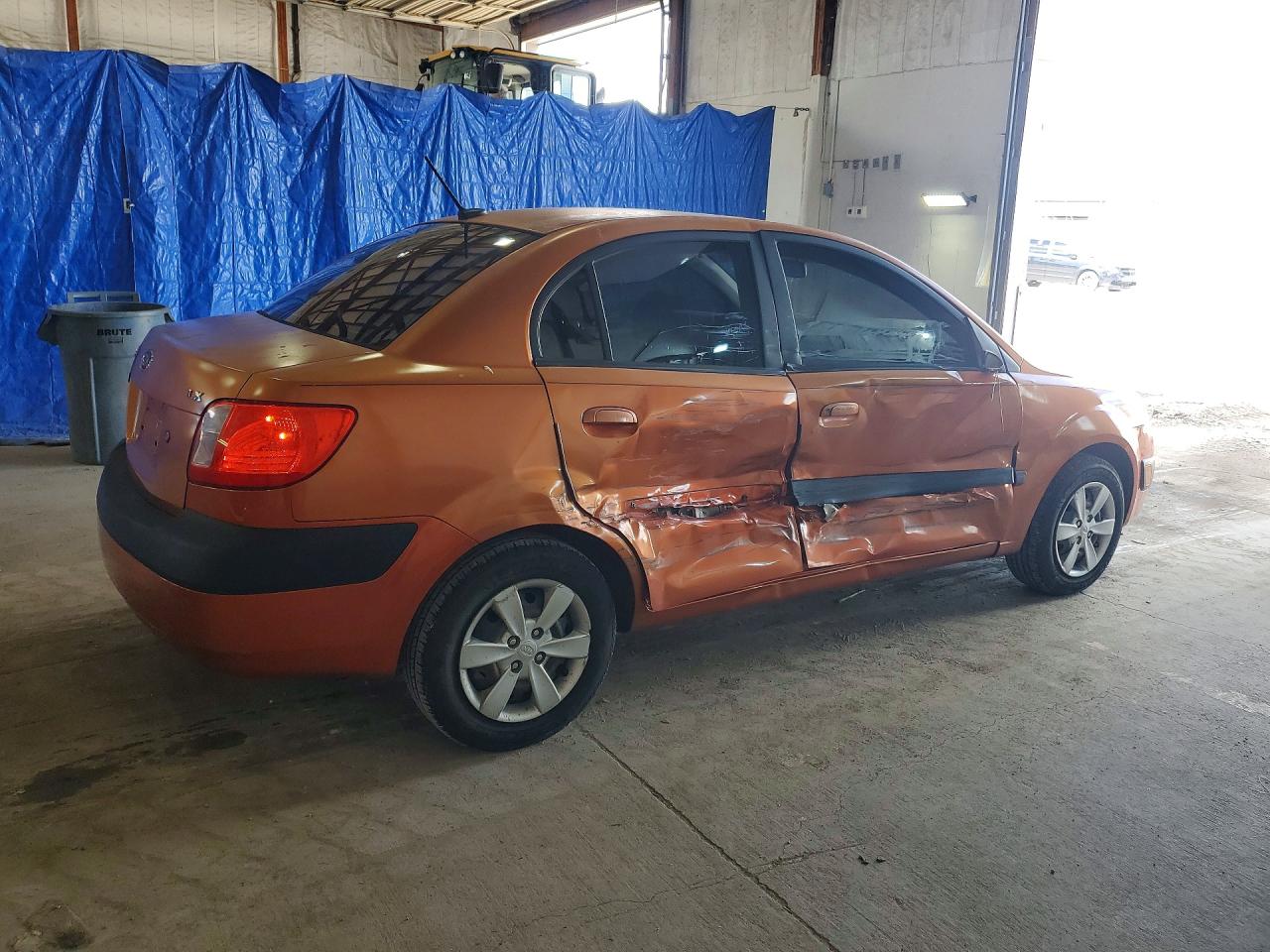 2009 Kia Rio Base Orange vin: KNADE223796534285