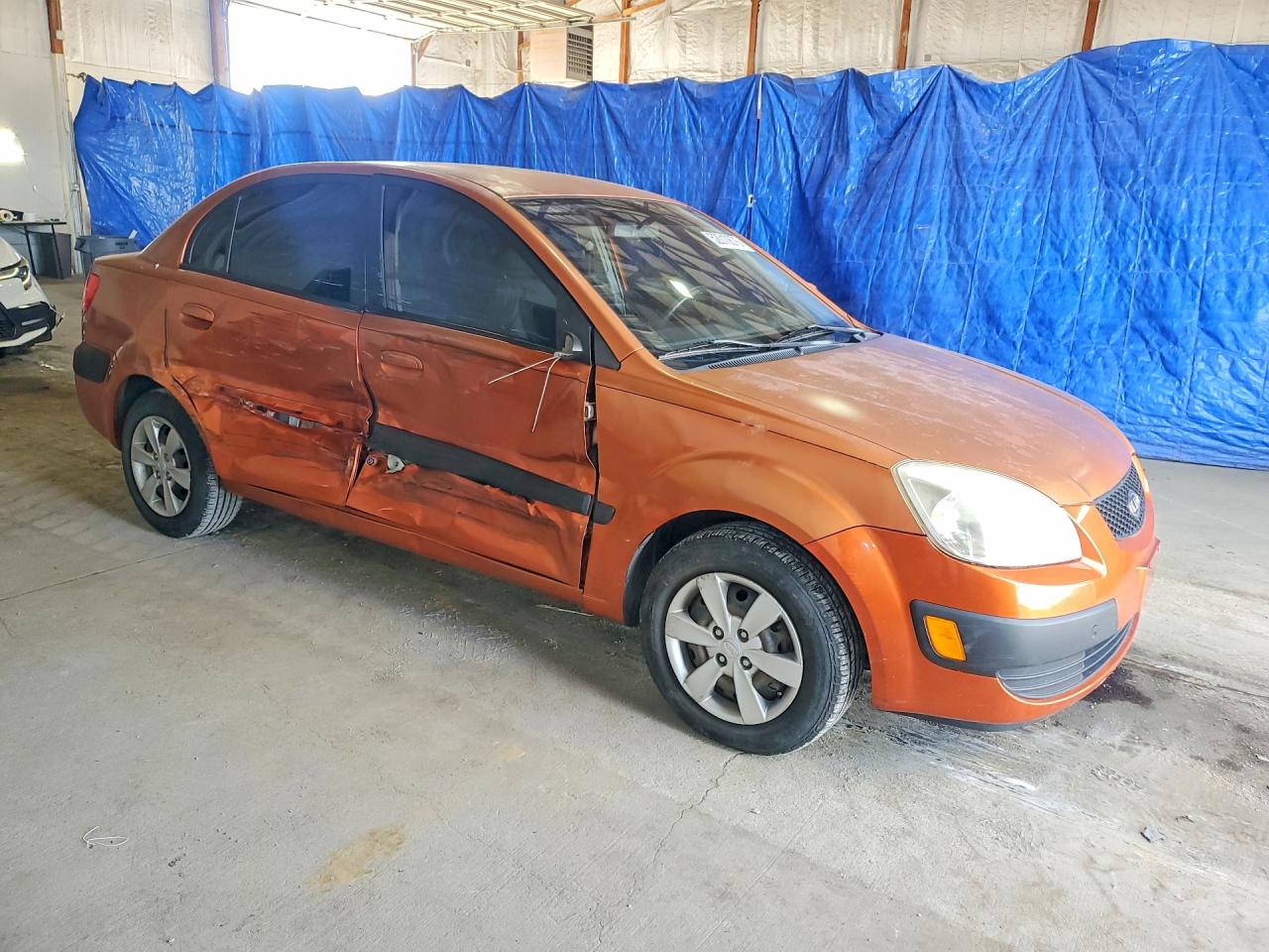 2009 Kia Rio Base Orange vin: KNADE223796534285