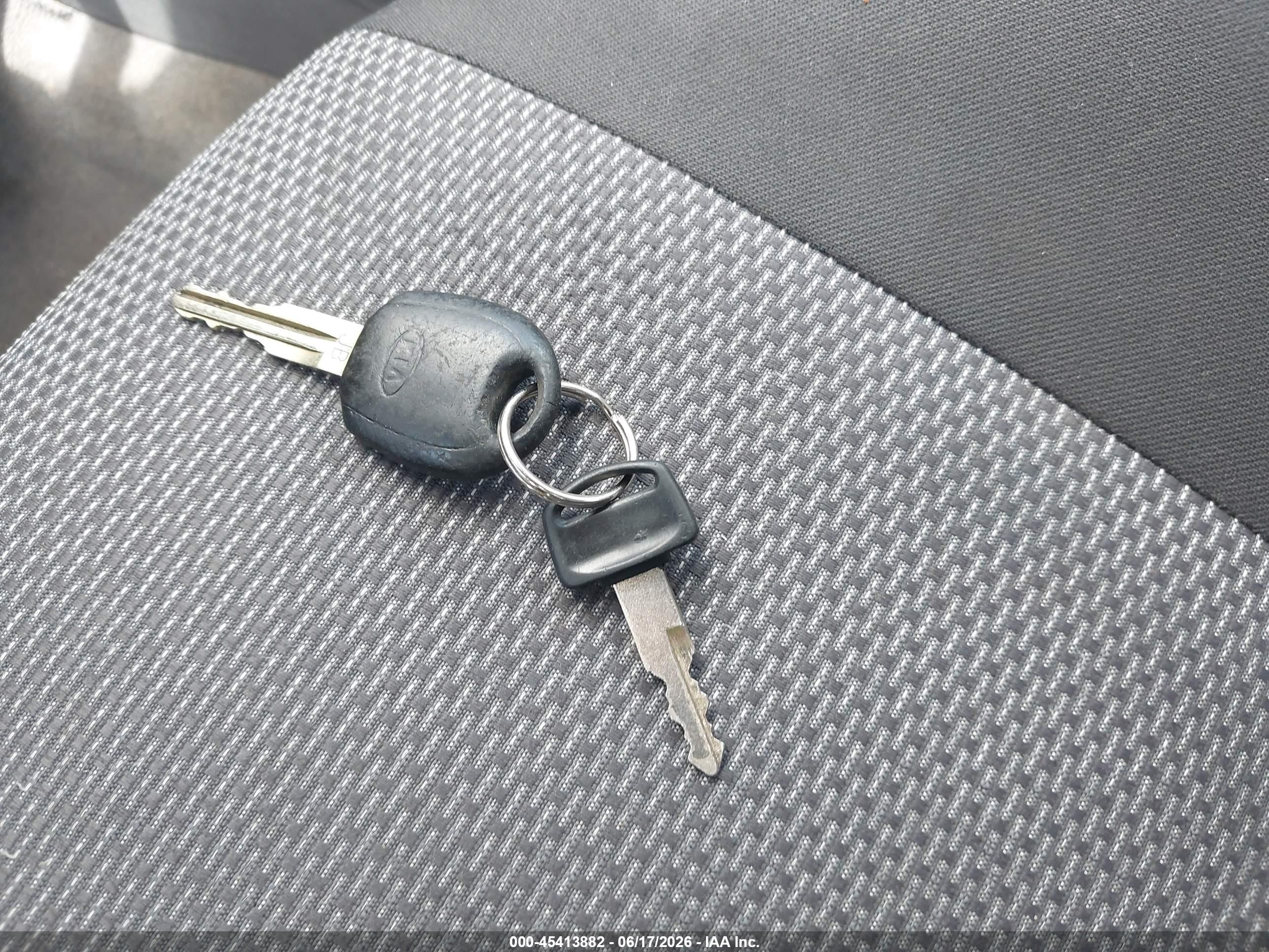 2009 Kia Rio Lx Silver vin: KNADE223796548901