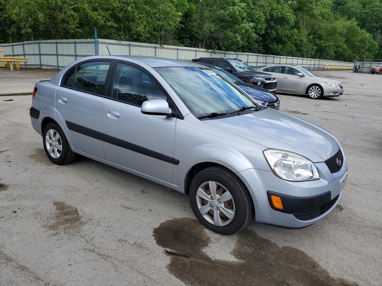 2009 Kia Rio Base Silver vin: KNADE223796584619