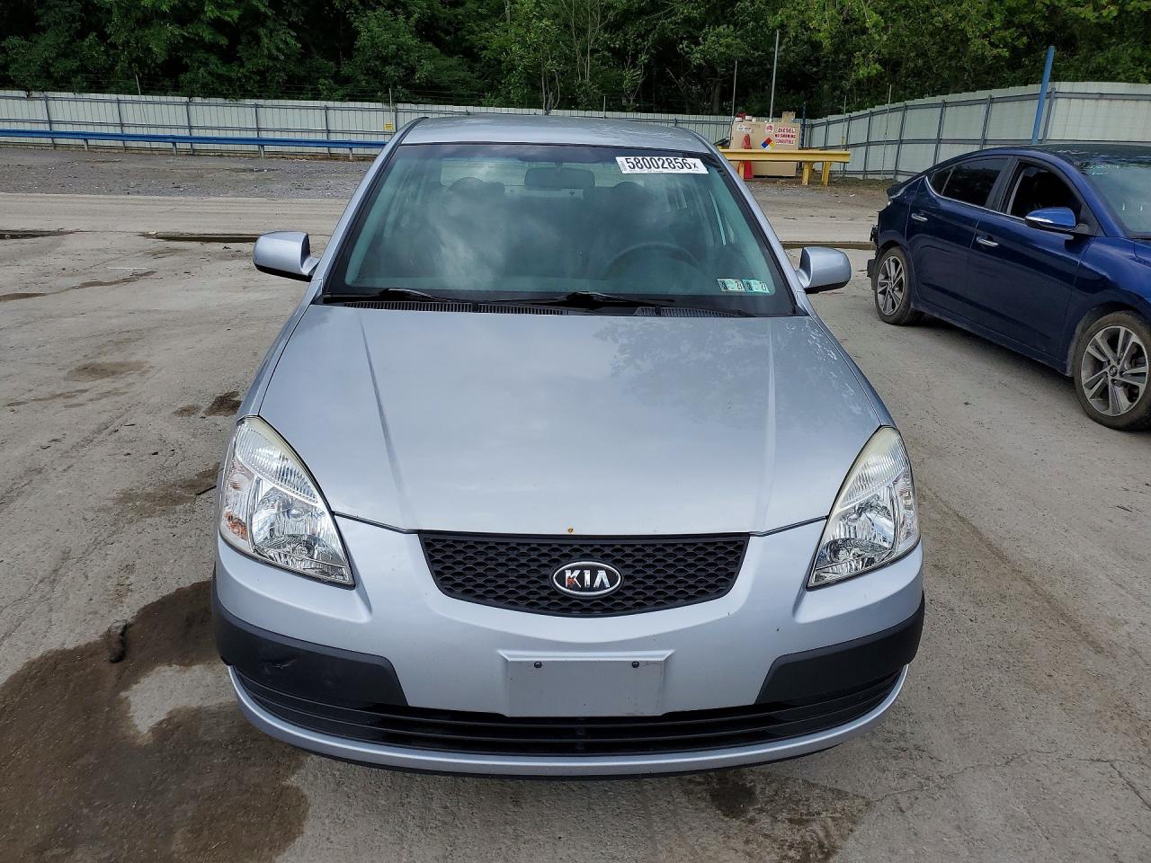 2009 Kia Rio Base Silver vin: KNADE223796584619