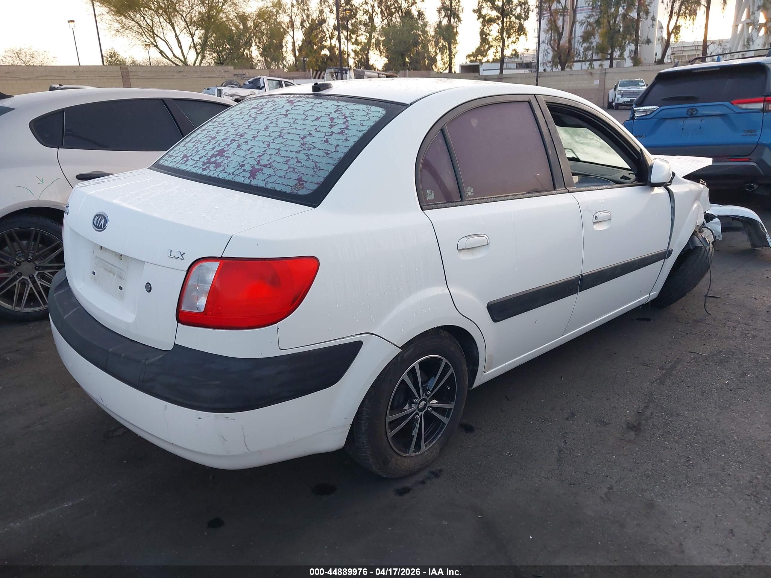 2009 Kia Rio Lx White vin: KNADE223896549233